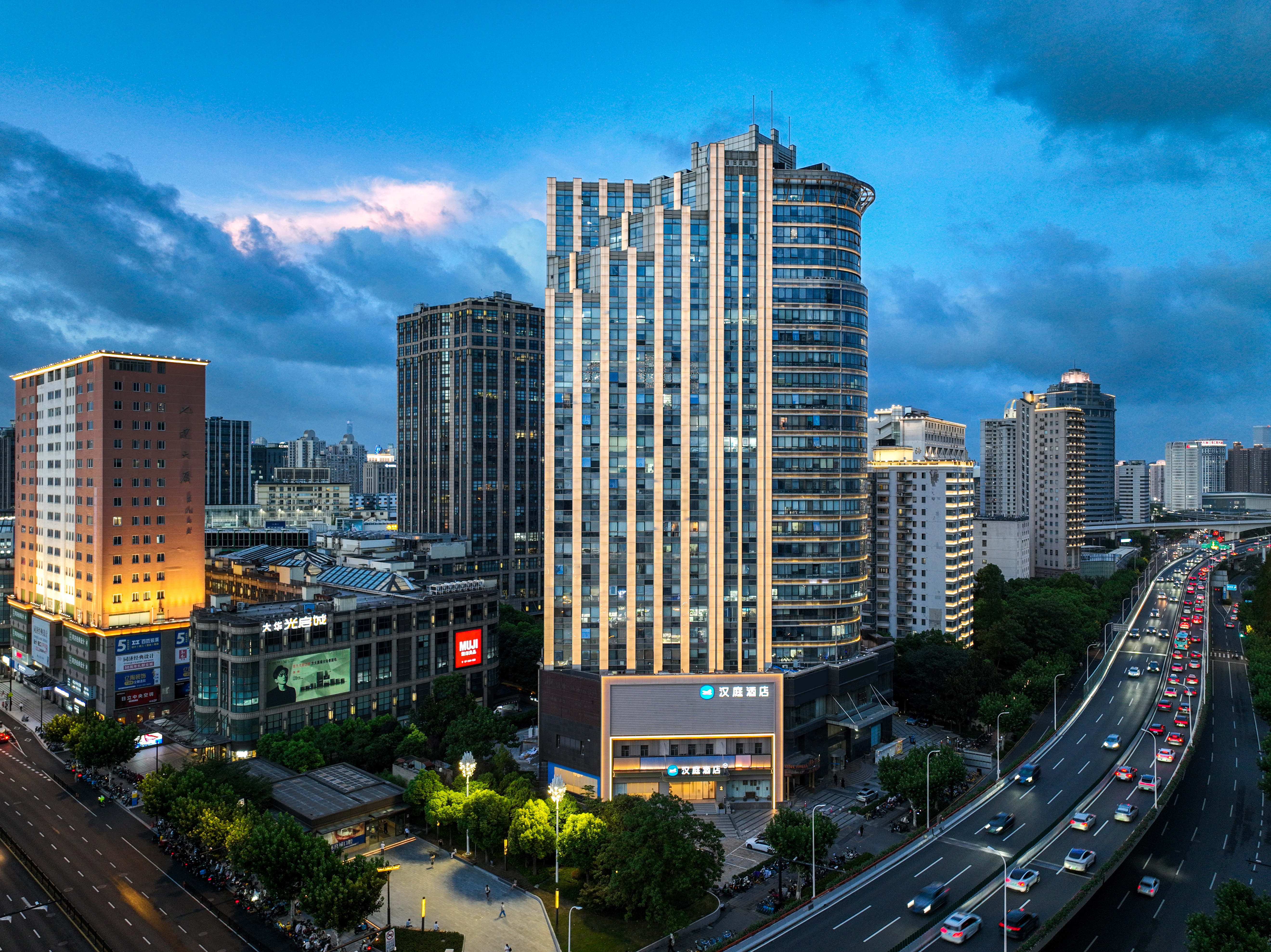 汉庭上海体育馆宜山路地铁站酒店