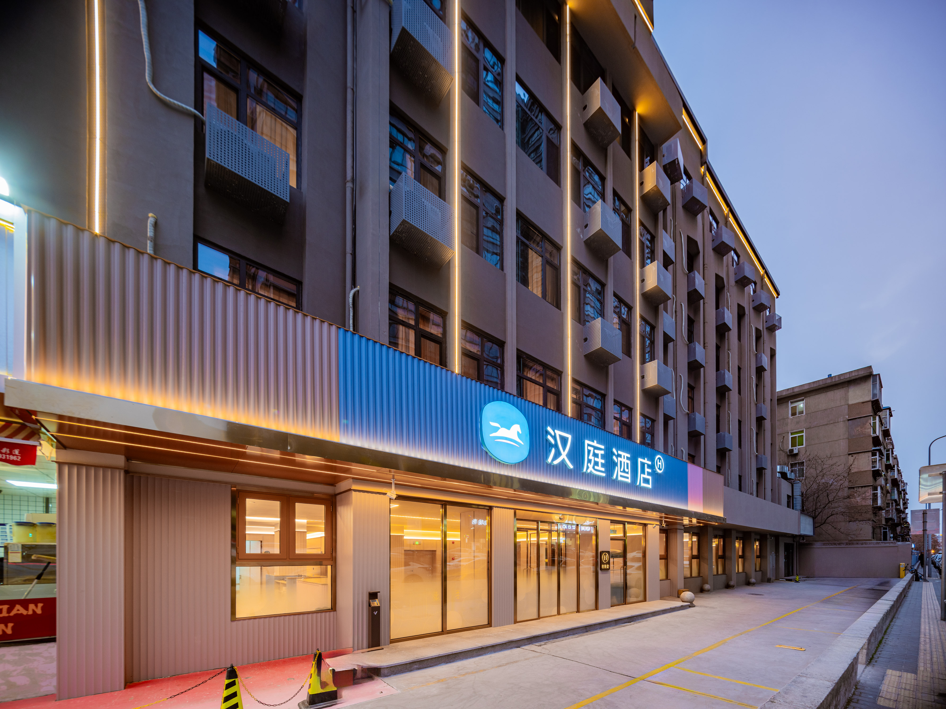 汉庭西安曲江大唐不夜城酒店