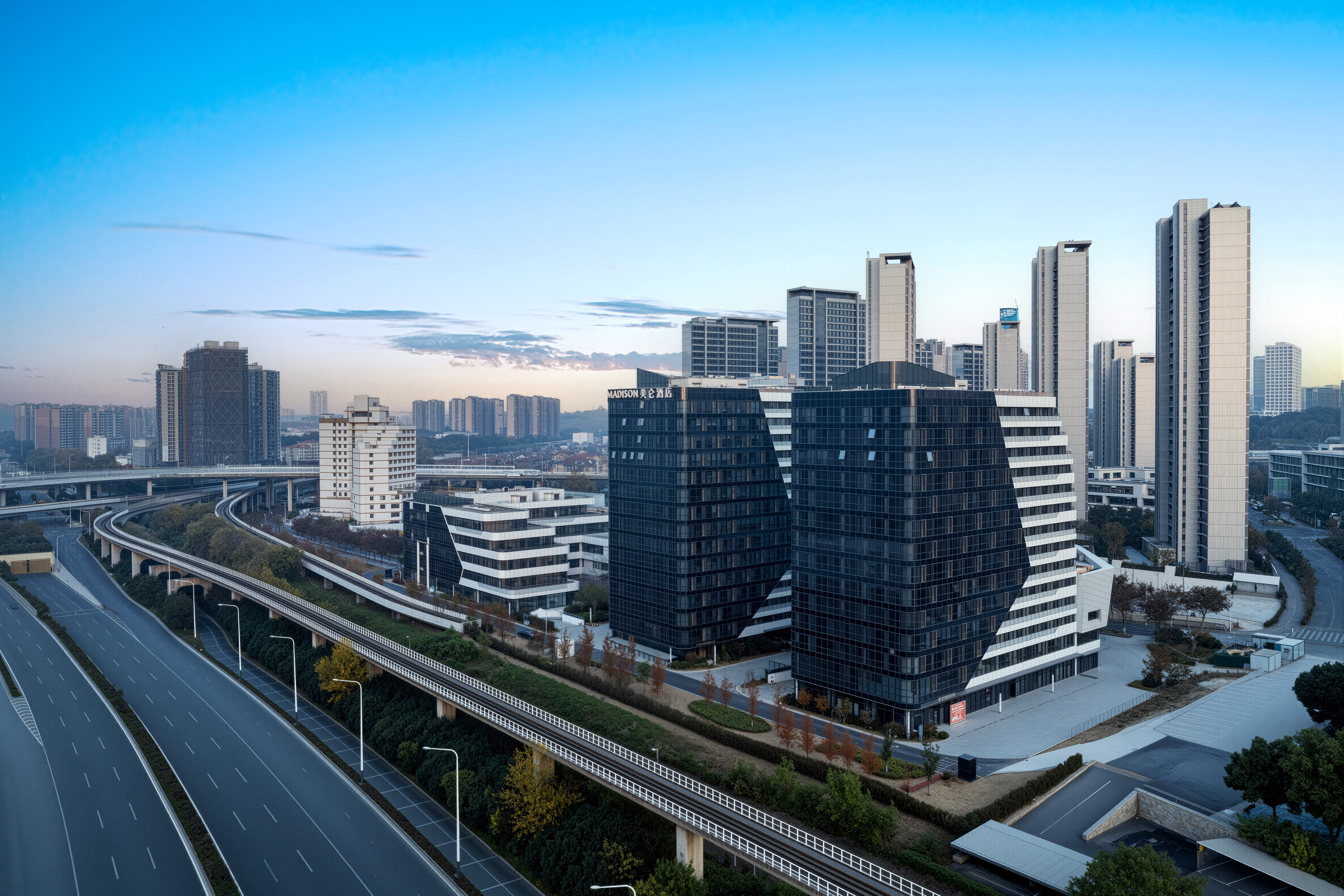 南京软件大道小行地铁站美仑酒店