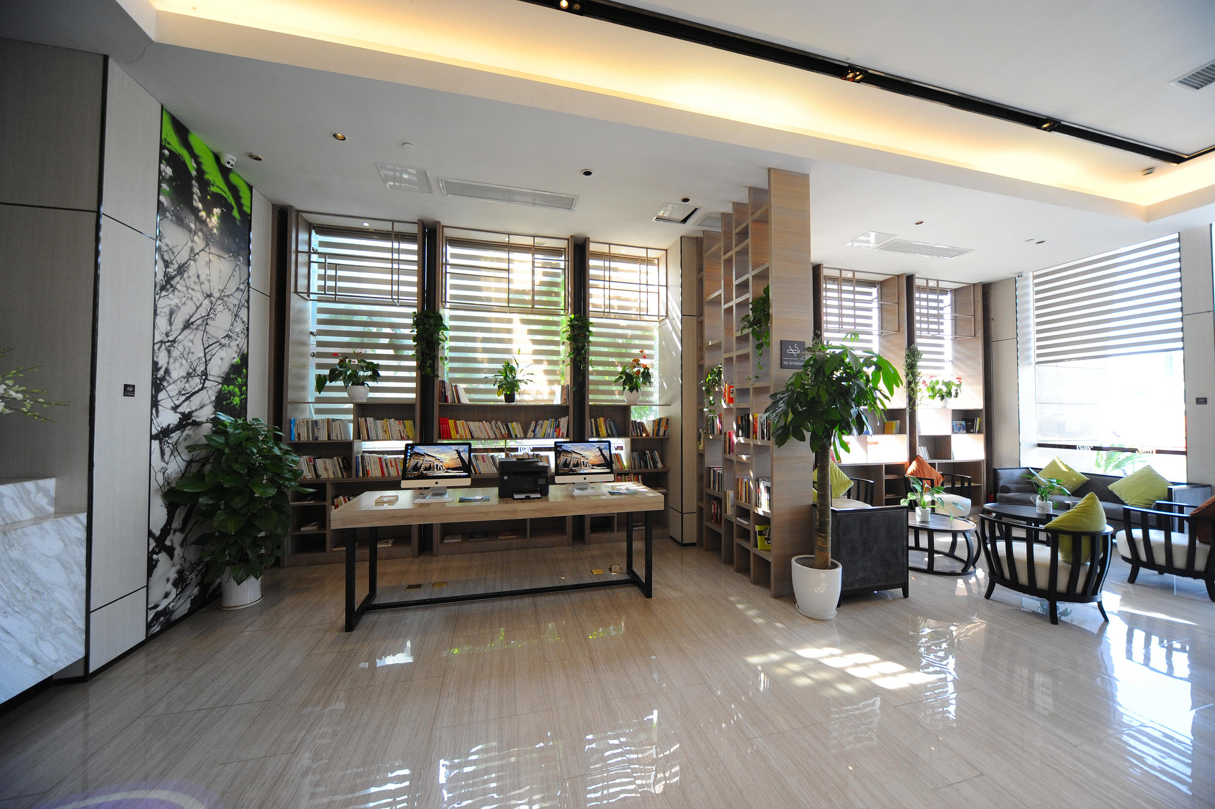 南京鼓楼玄武湖湖南路亚朵酒店