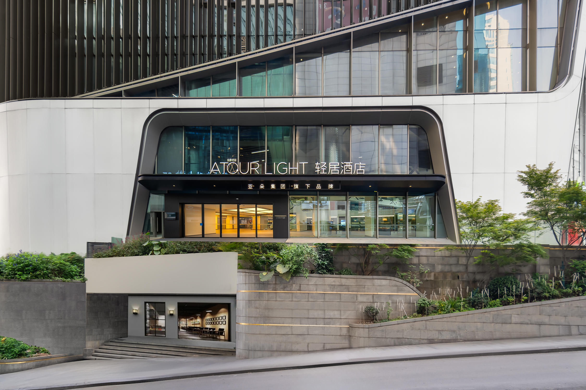 重庆解放碑较场口地铁站轻居酒店