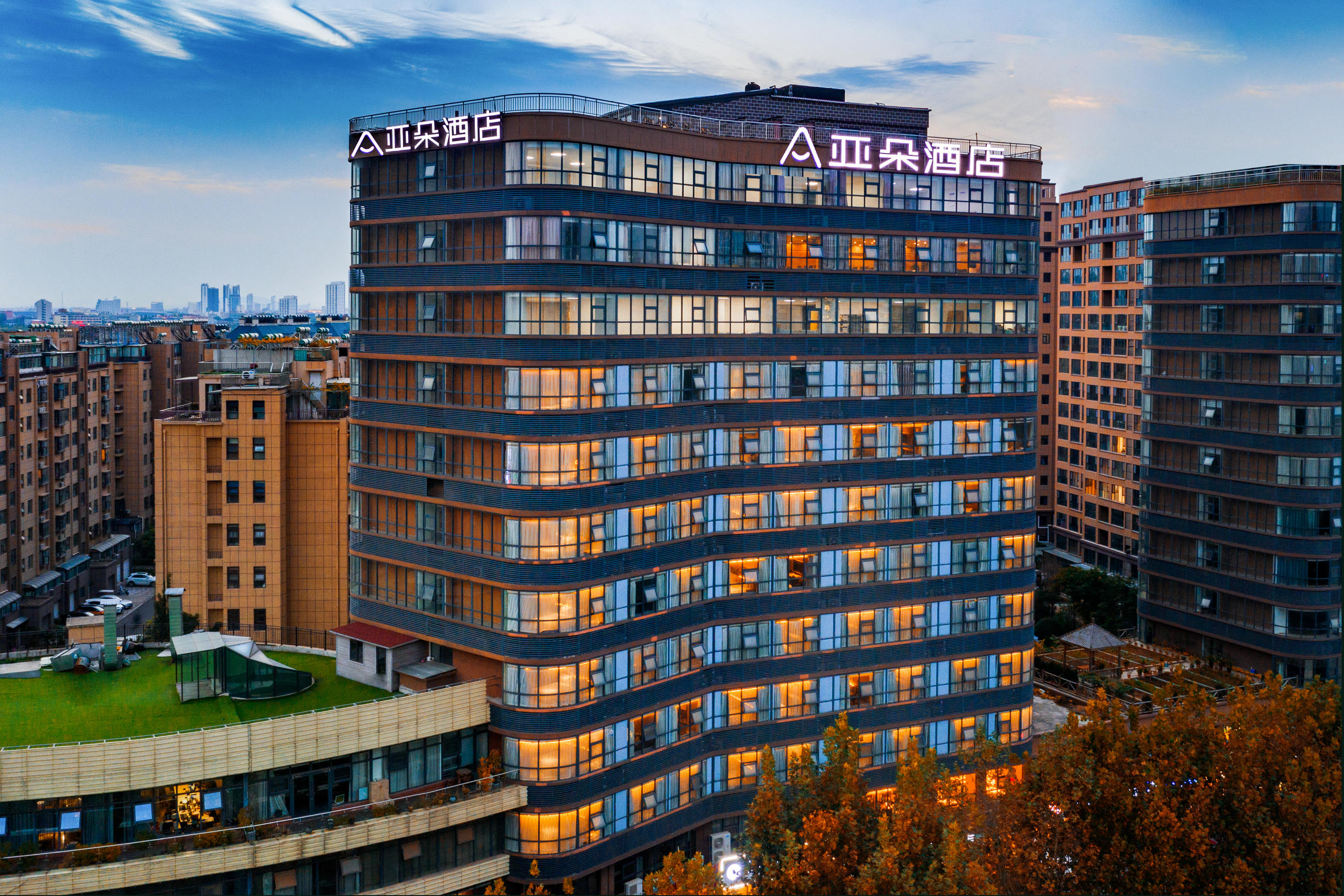 临沂市中心区亚朵酒店