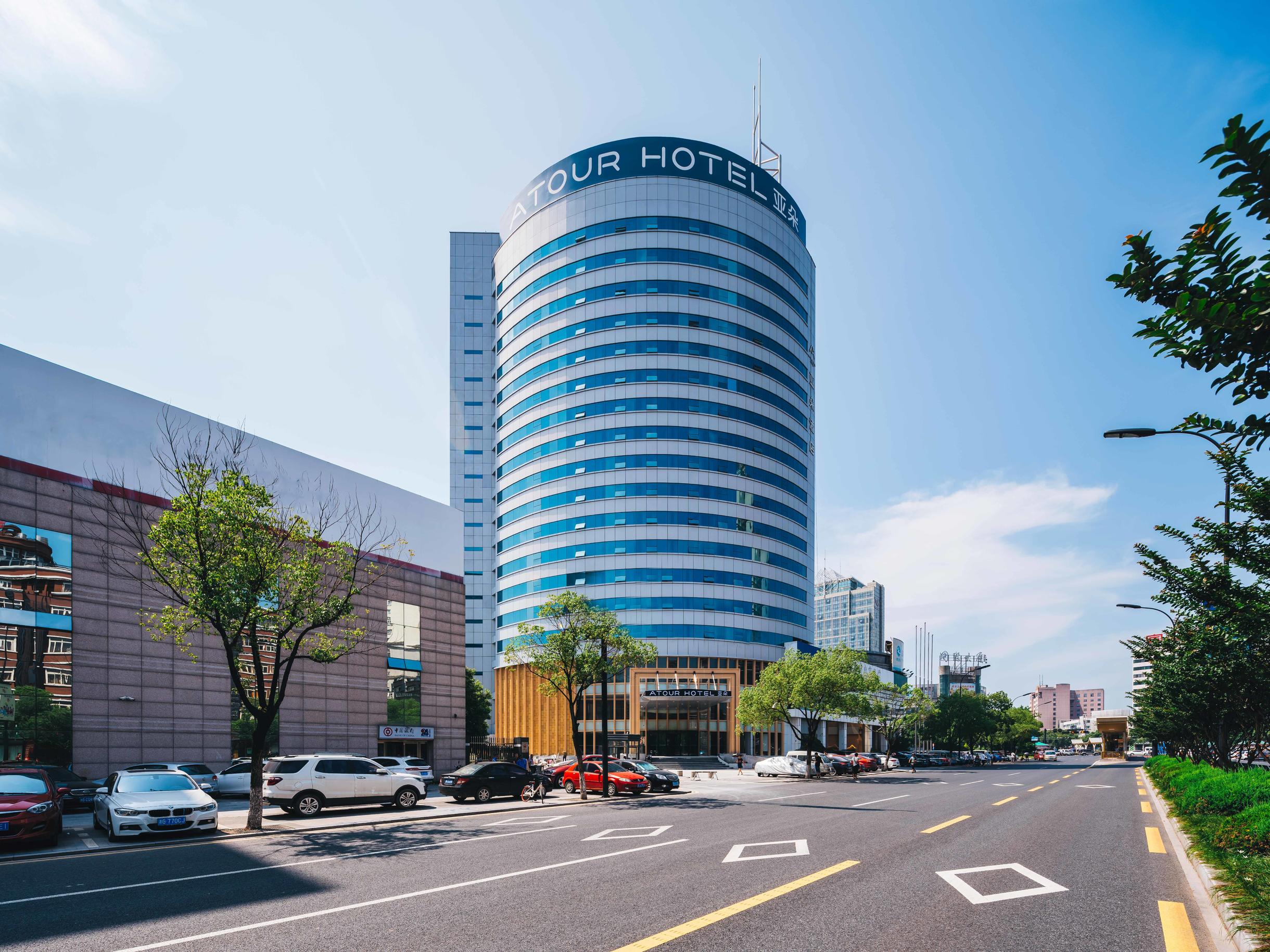 义乌国际商贸城稠州北路亚朵酒店