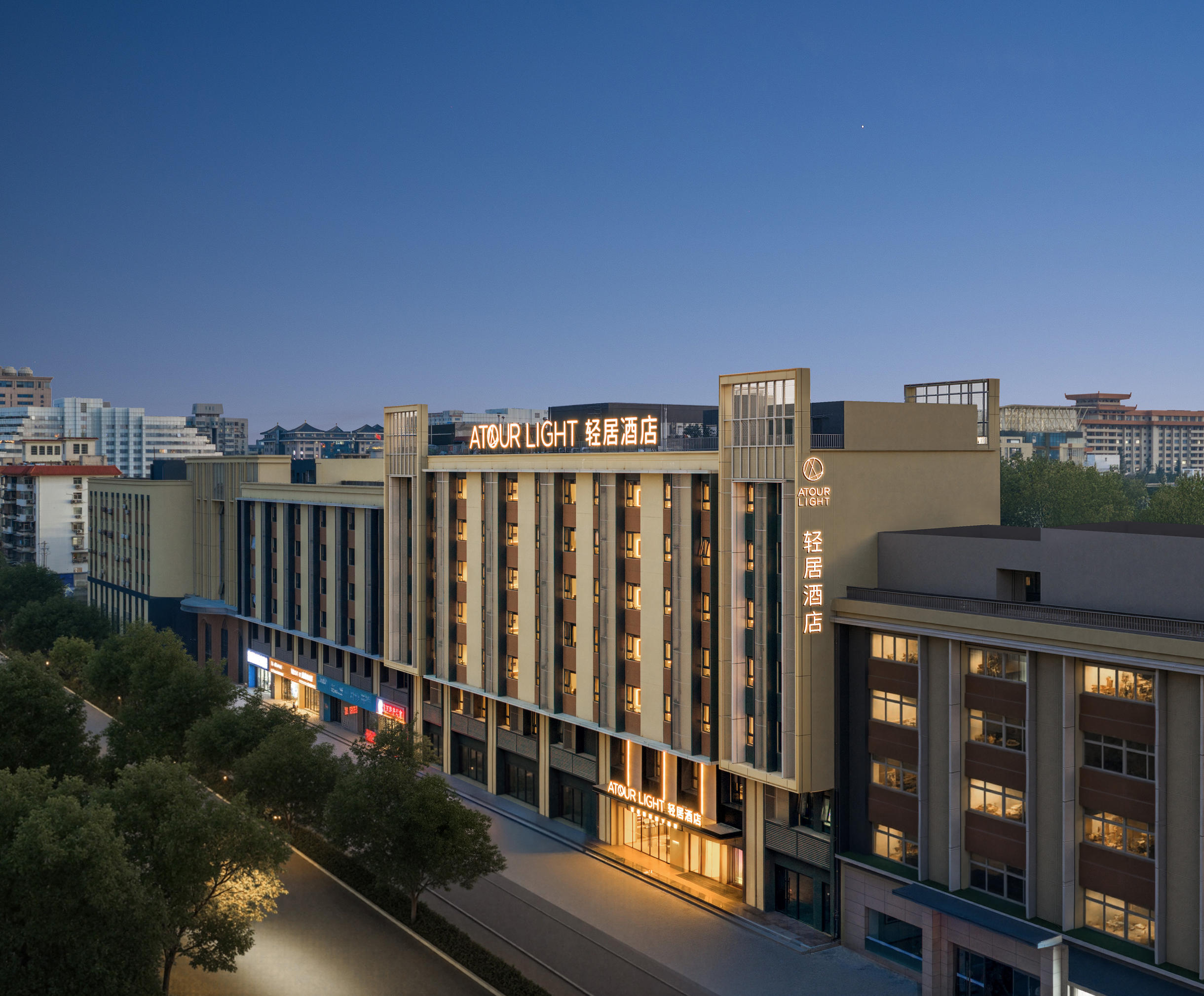 西安钟鼓楼五路口地铁站轻居酒店