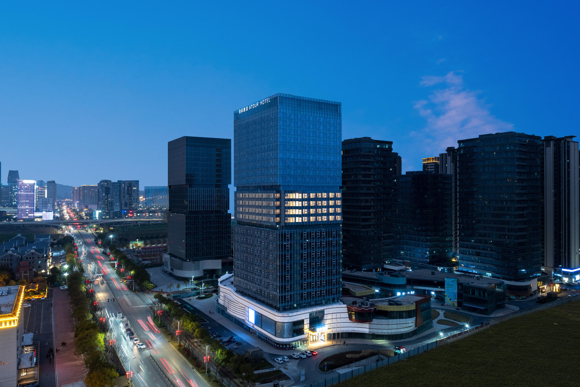 南昌红谷滩绿地中央公园亚朵酒店