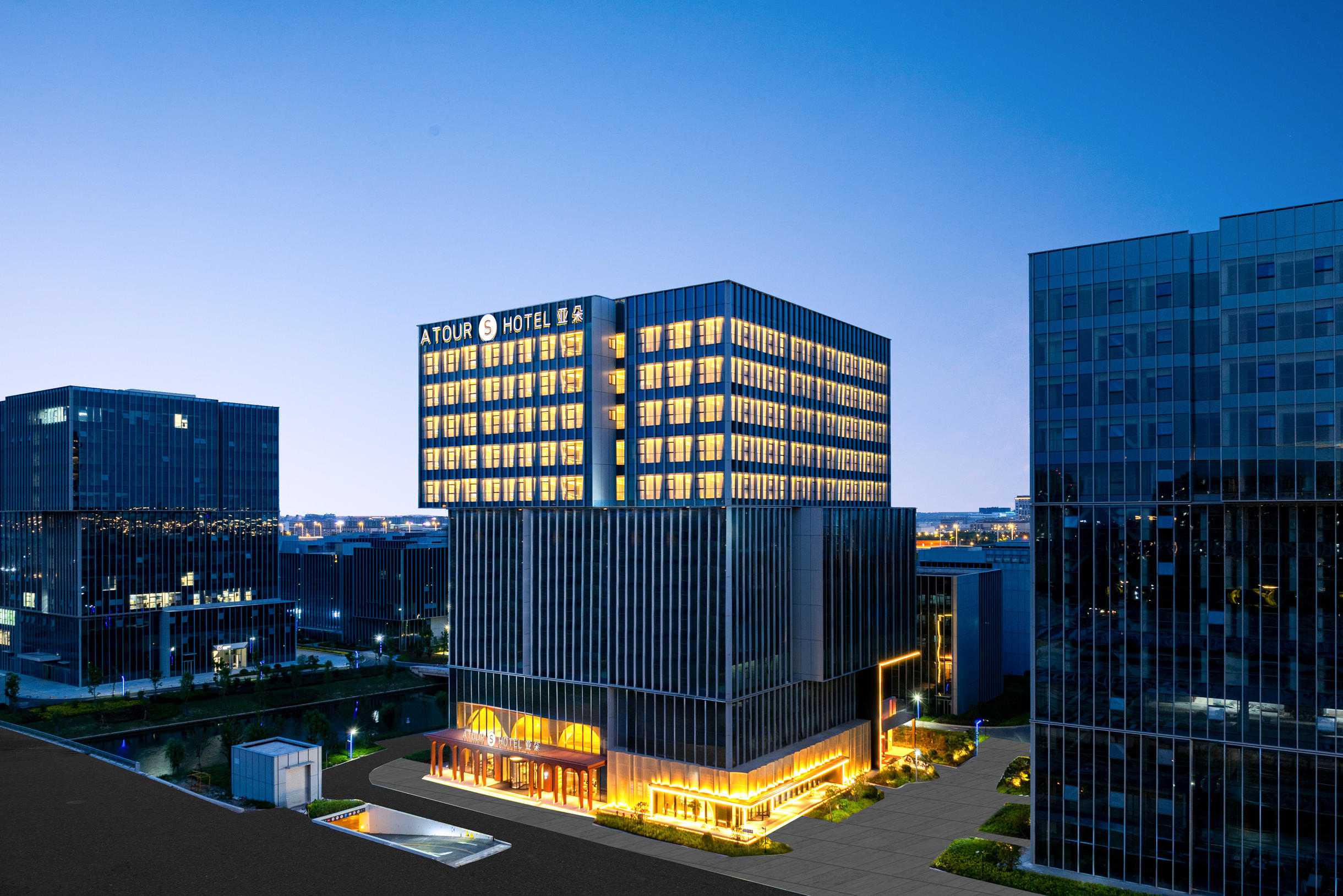 上海滴水湖临港万达广场亚朵S酒店