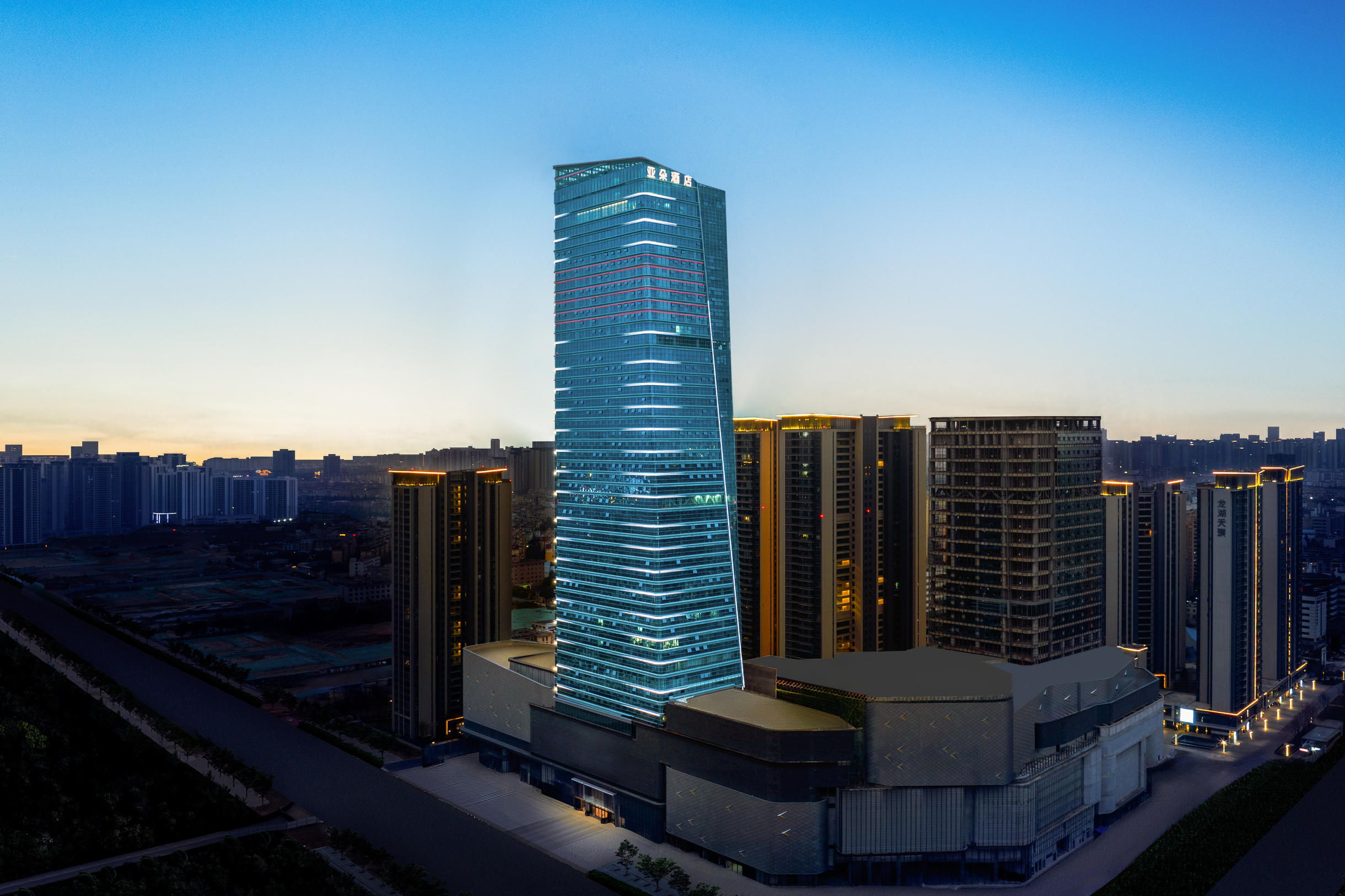 昆明官渡龙湖时代金融中心亚朵酒店