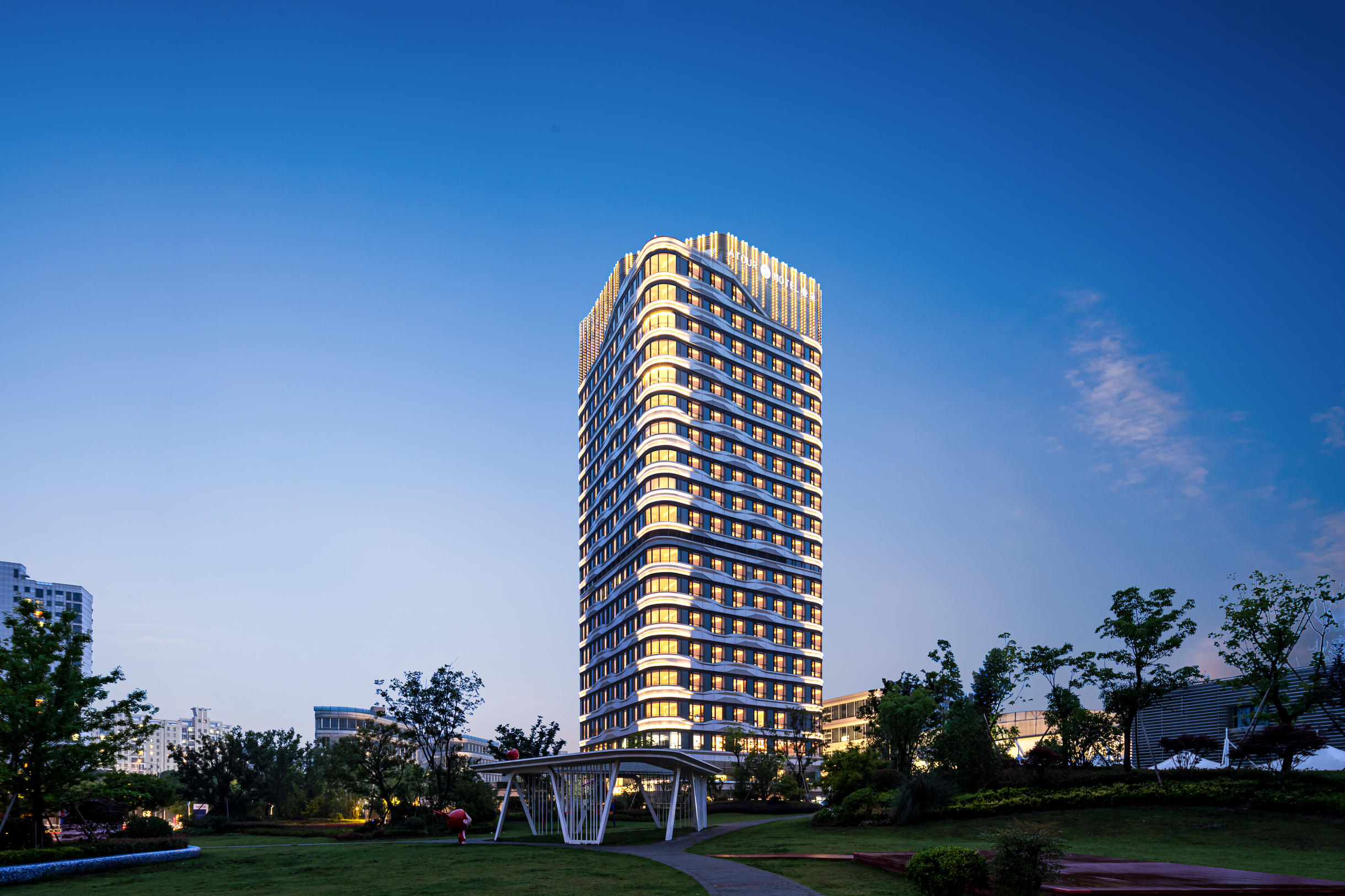 上海万源路亚朵S酒店