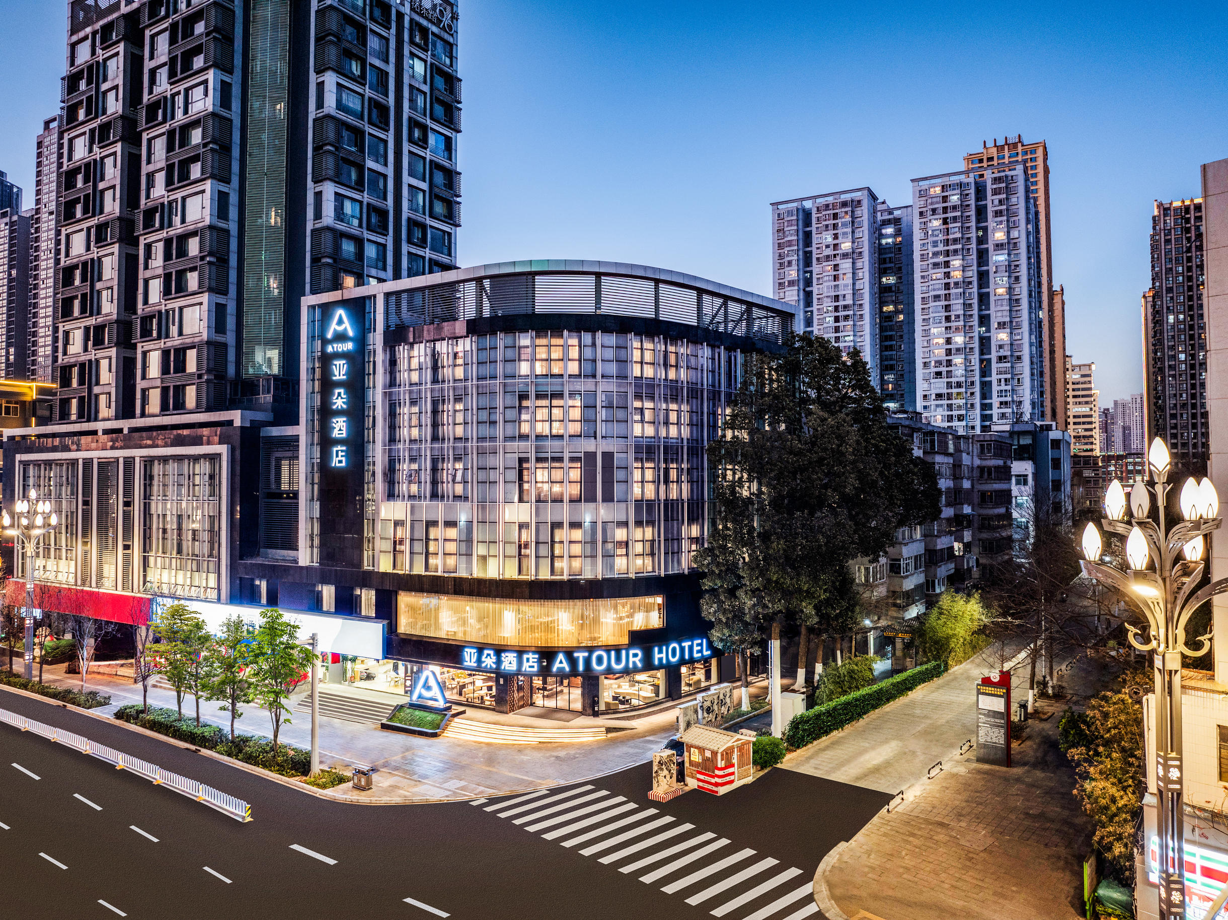 昆明万象城东风广场亚朵酒店