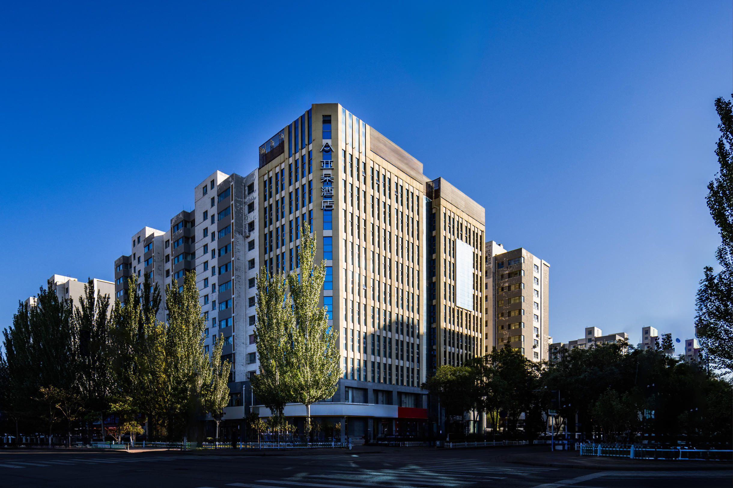 张家口高铁站市民中心亚朵酒店