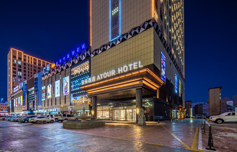 阿勒泰万驰广场迎宾路亚朵酒店