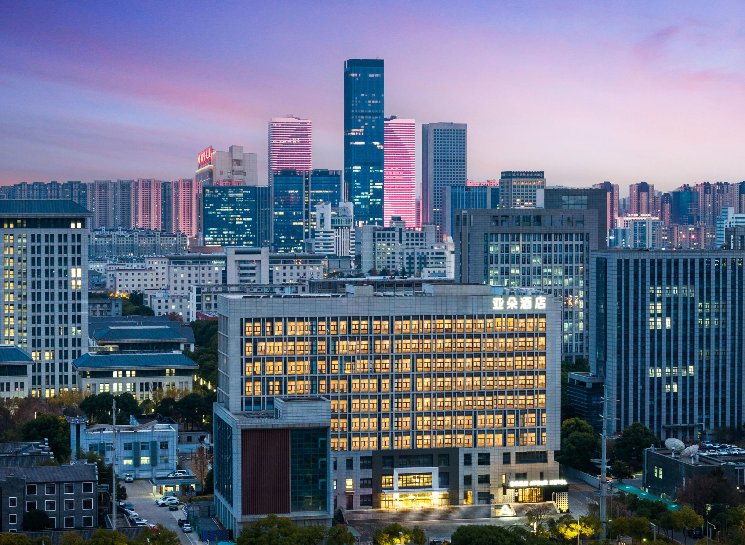 泰州市政府梅兰东路亚朵酒店