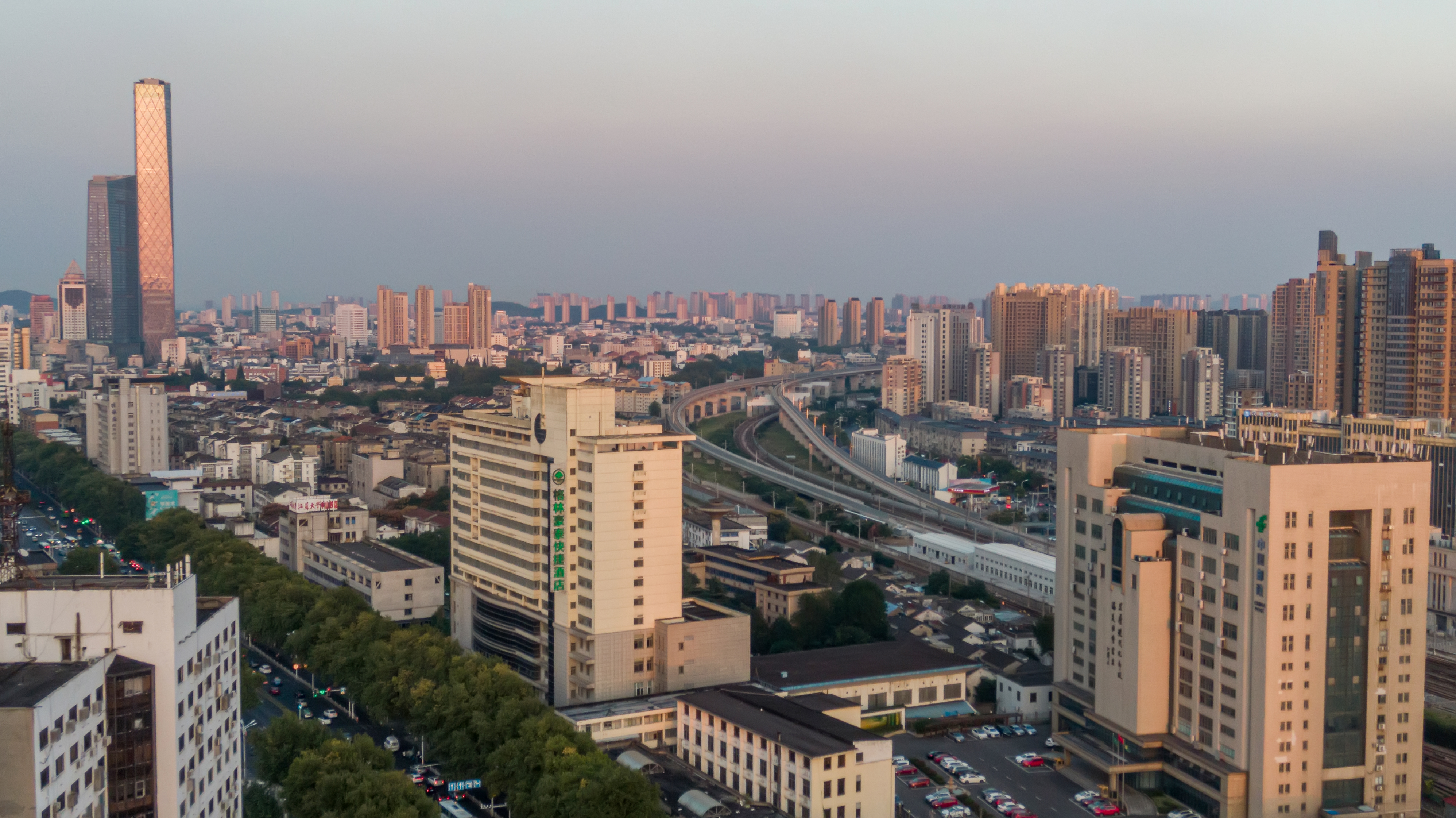 汉庭镇江火车站北广场酒店