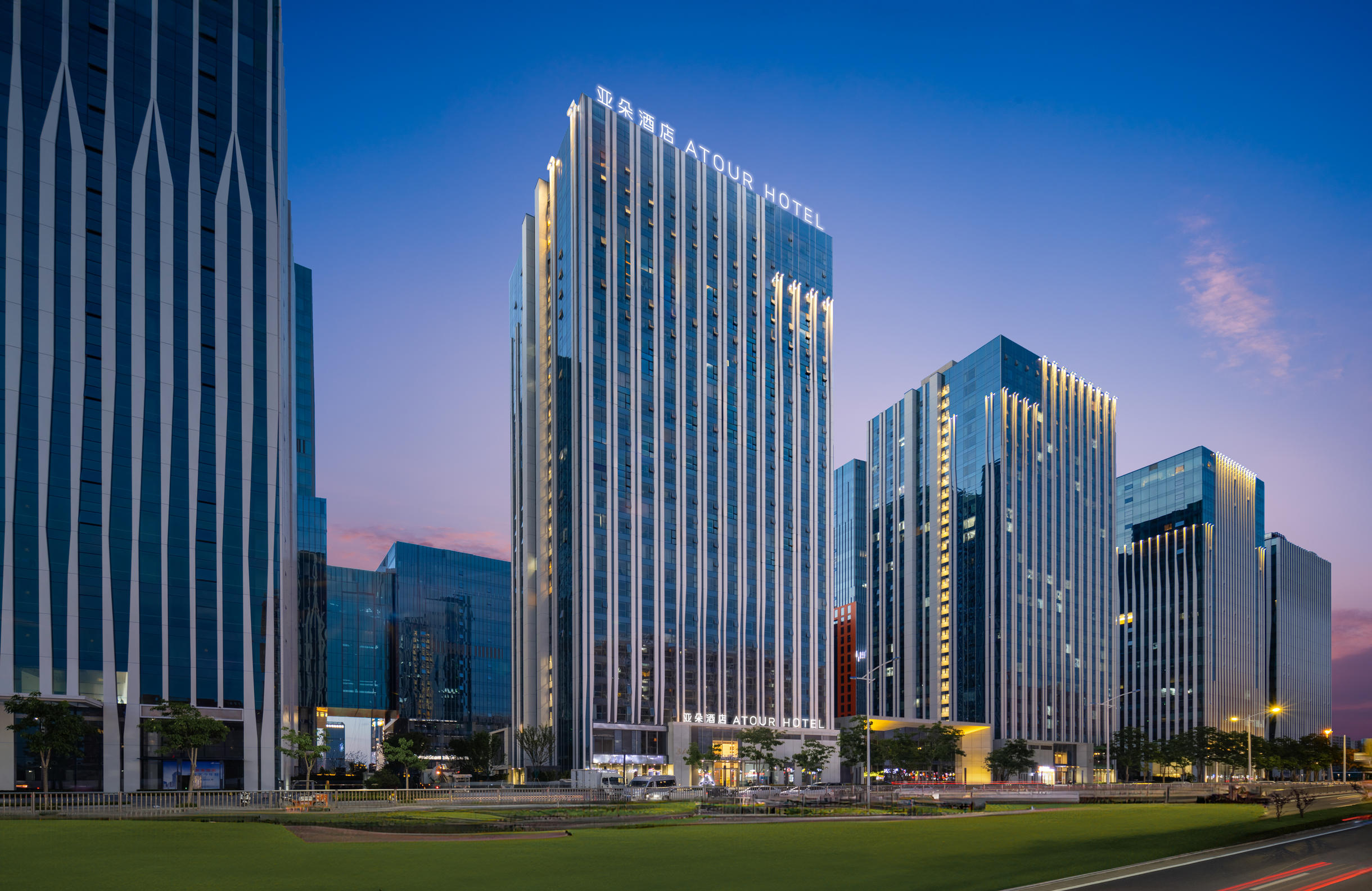 郑州东站东广场亚朵酒店