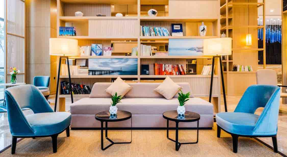 宁波南部商务区罗蒙环球乐园亚朵酒店