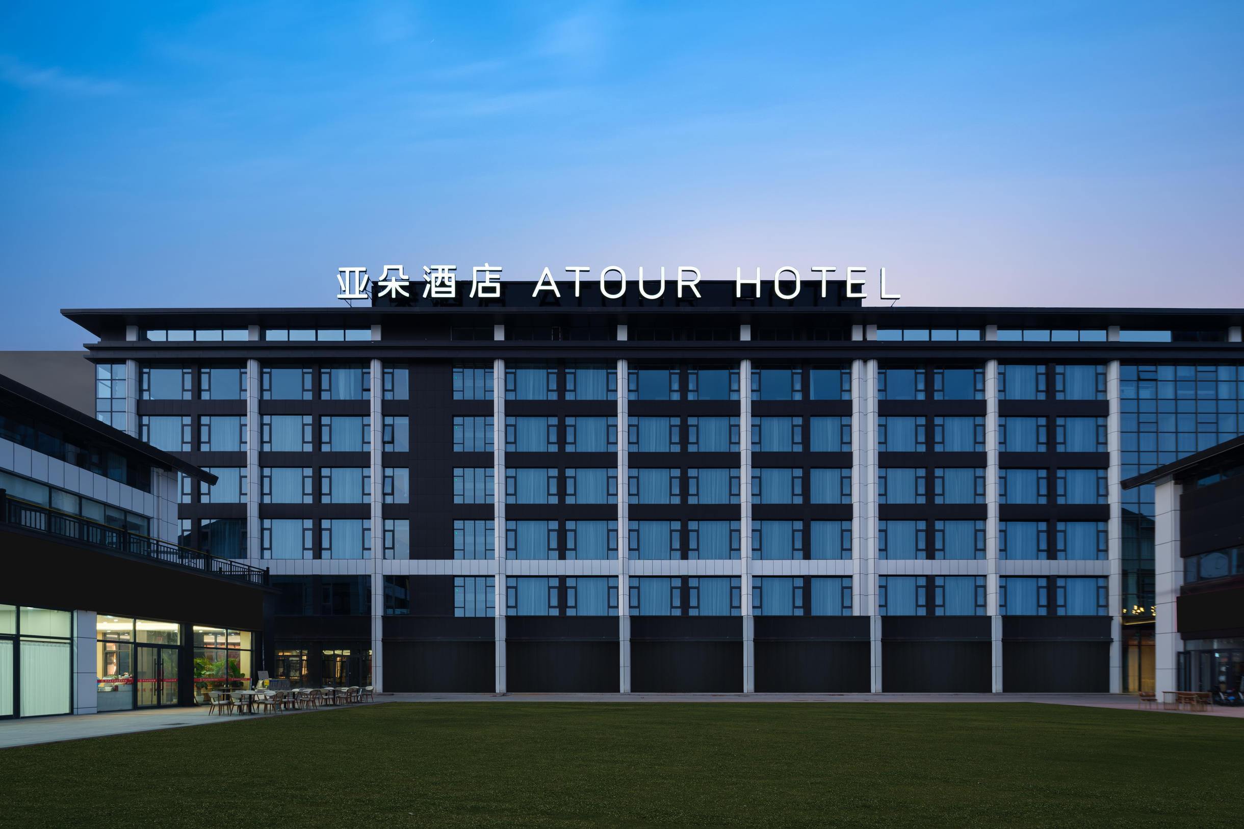 延安新区市政府亚朵酒店