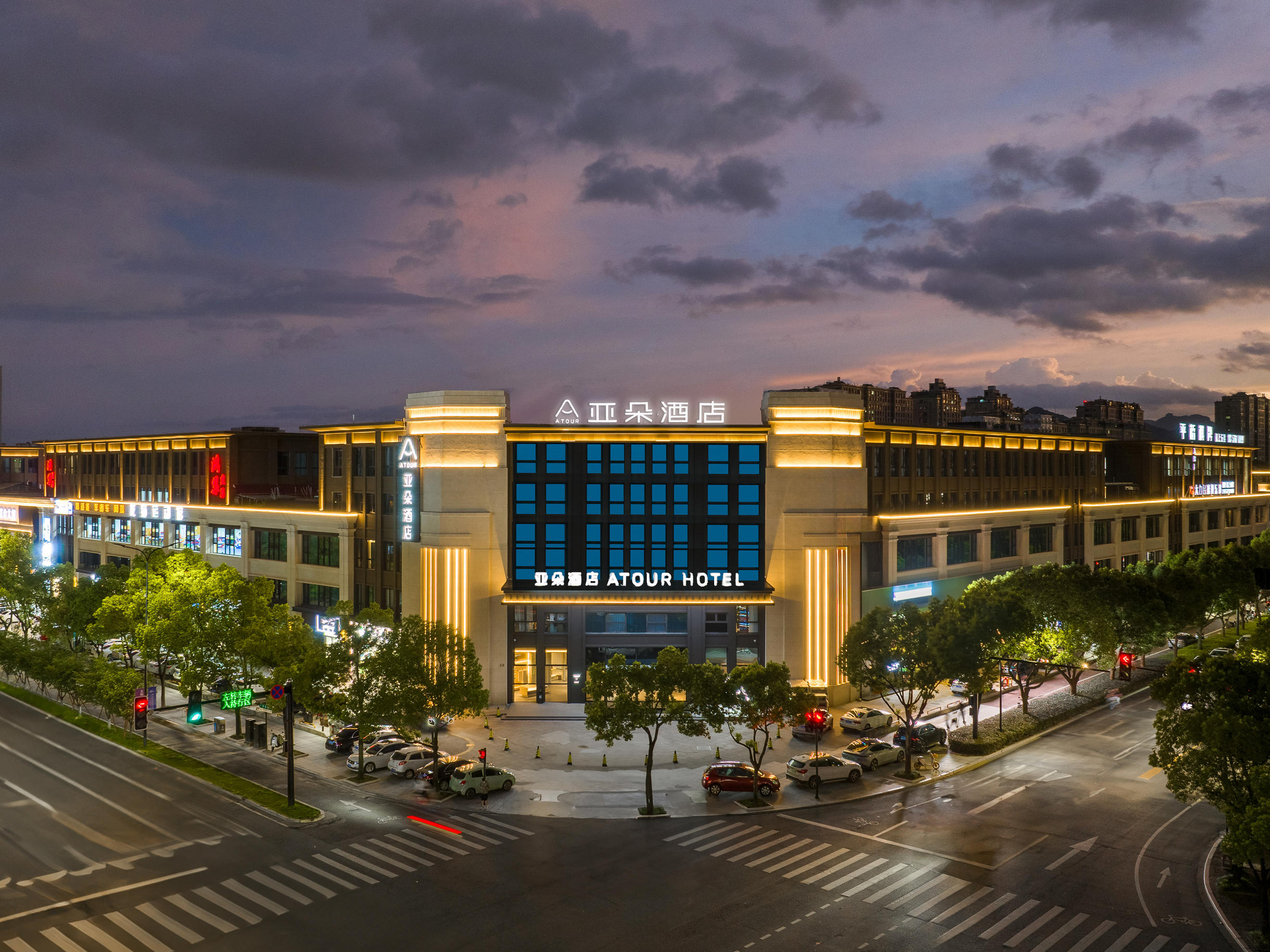 台州椒江学院路亚朵酒店