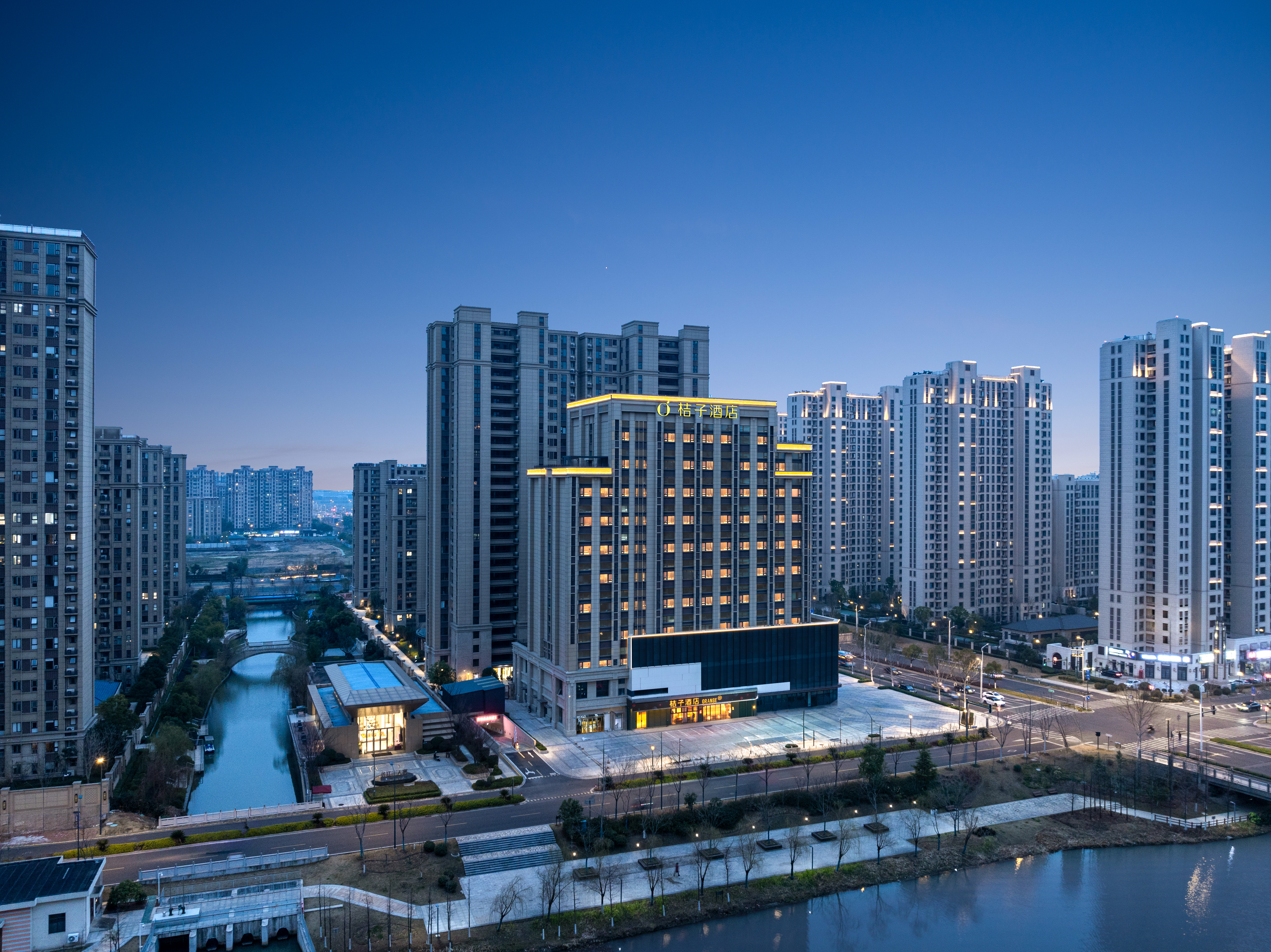 桔子江阴高铁站八佰伴酒店