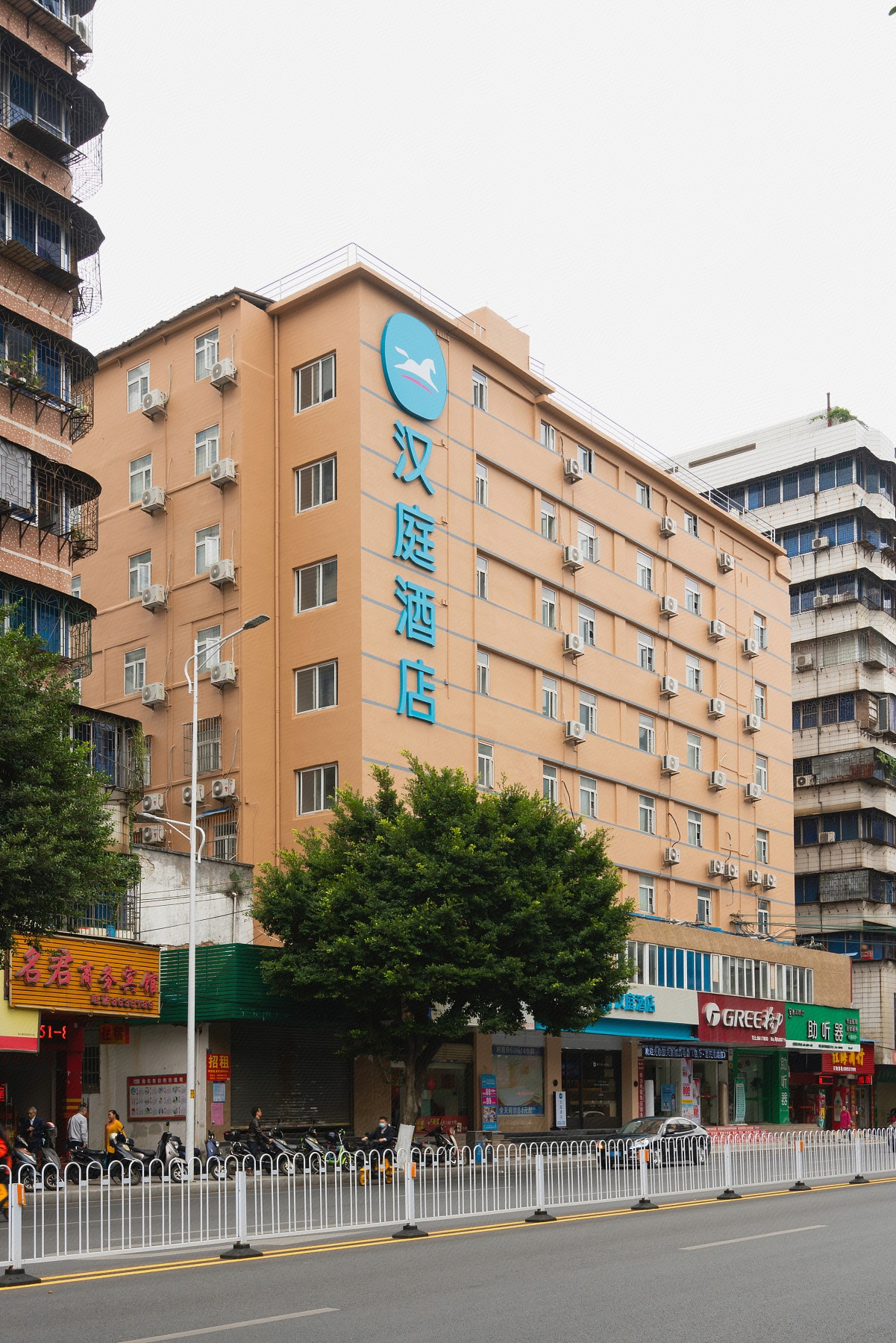 汉庭韶关百年东街风采楼酒店（原西河汽车站店）