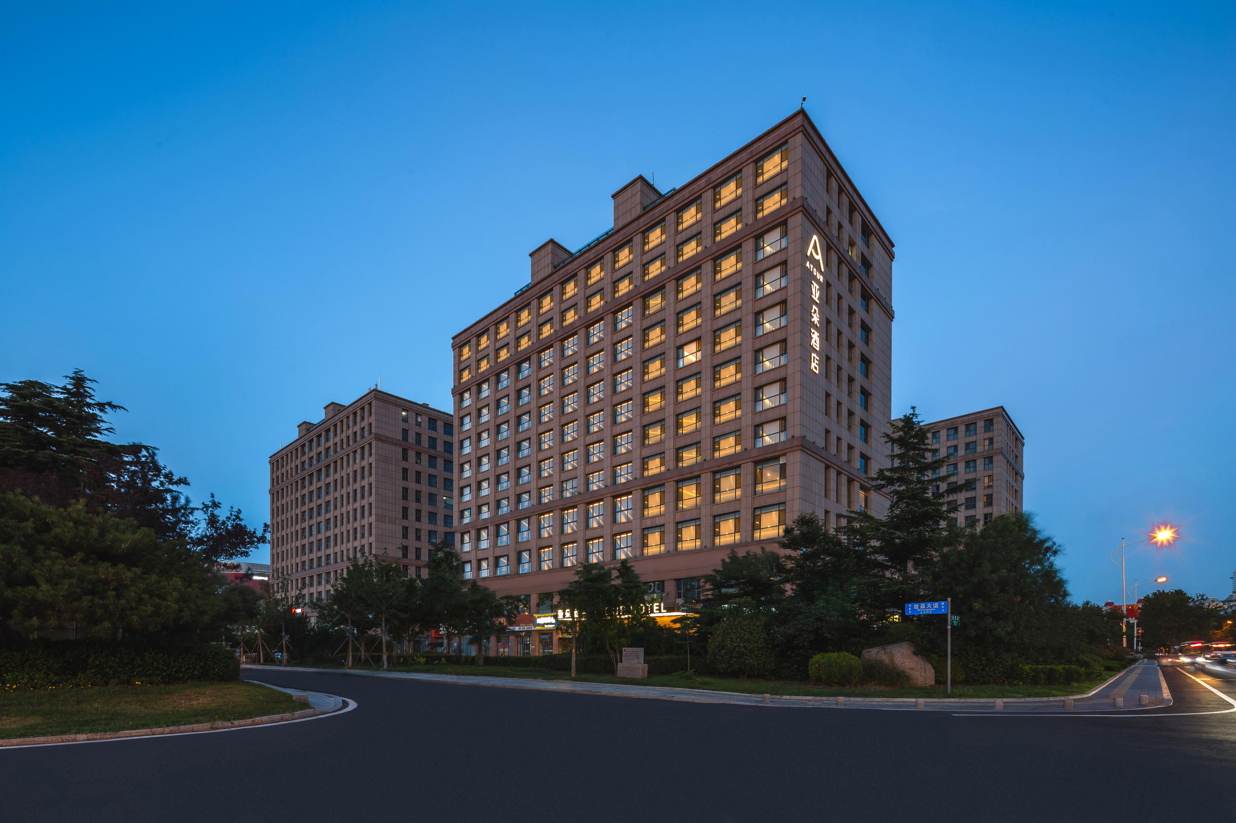 威海市区幸福门亚朵酒店