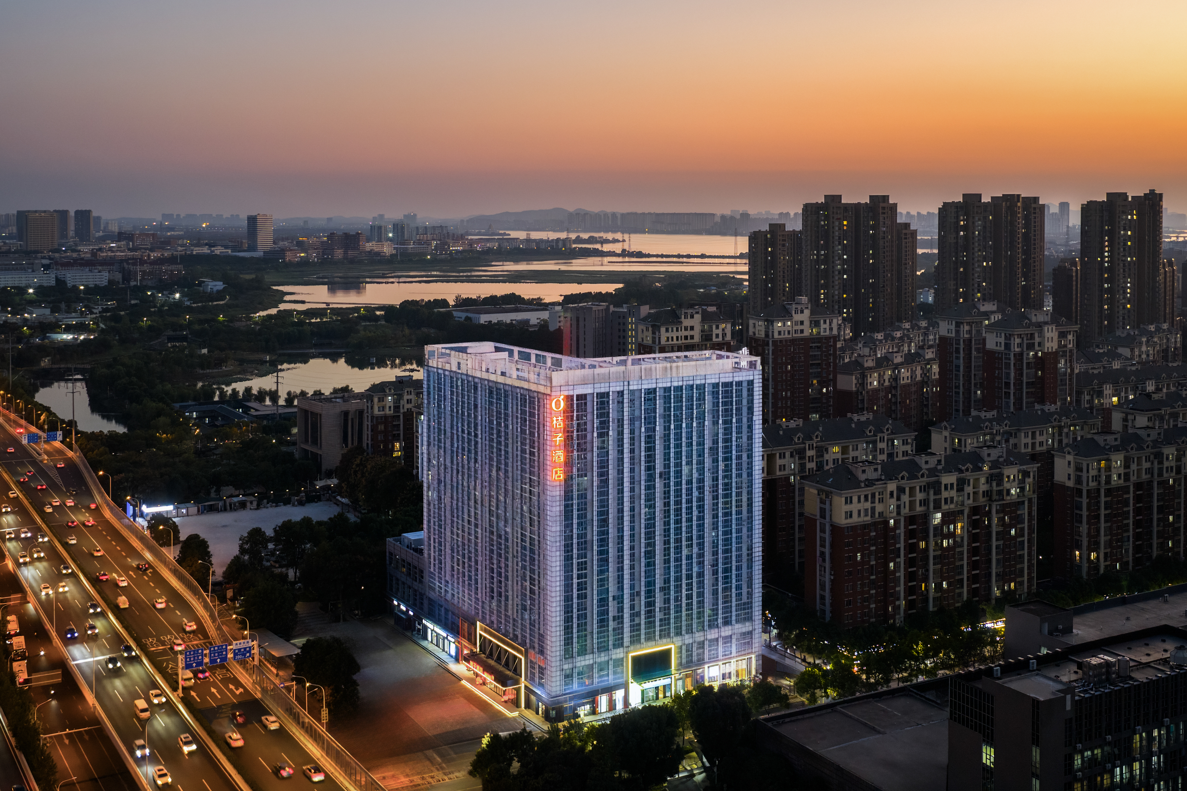 桔子武汉光谷大道金融港北地铁站酒店