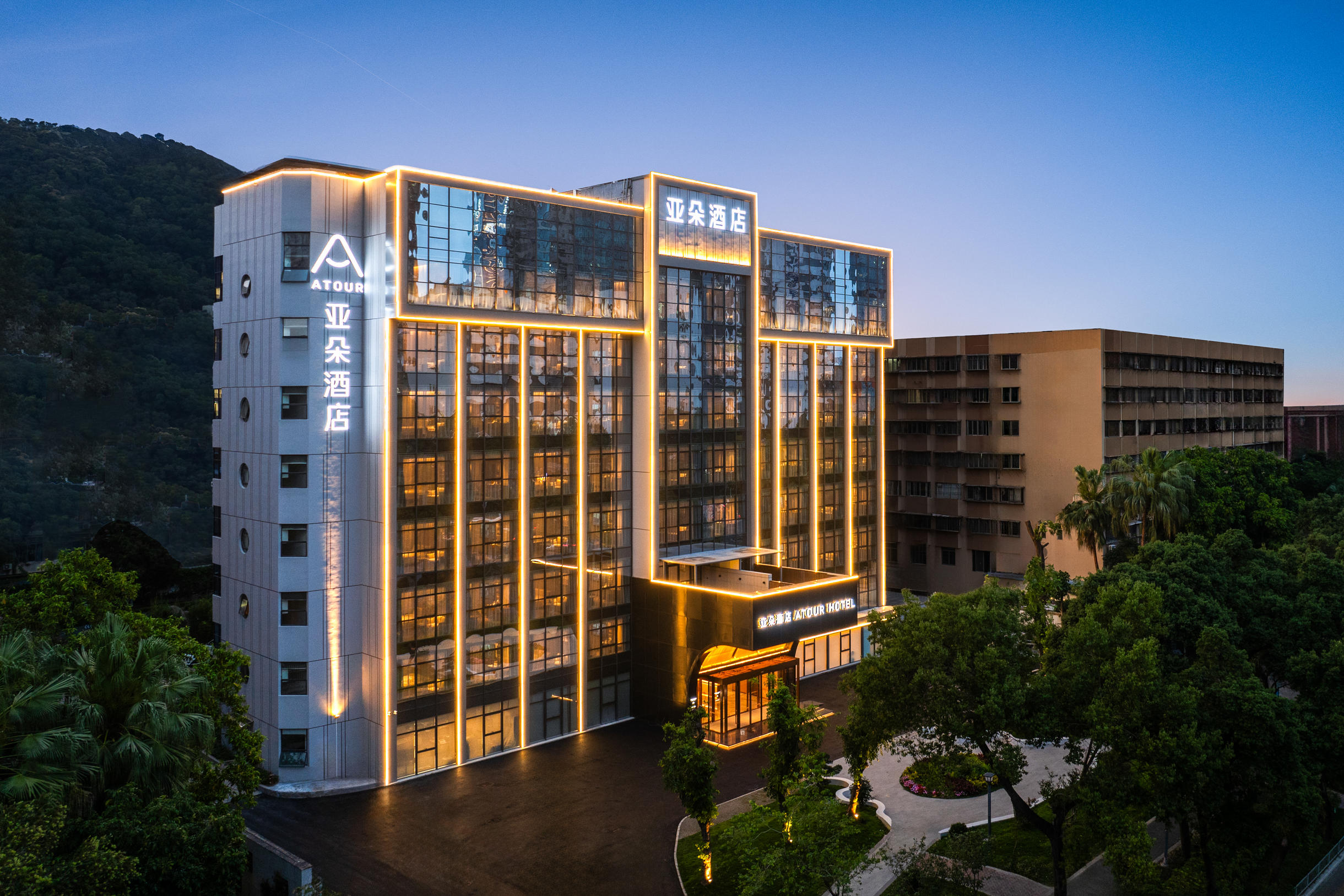 深圳体育中心泥岗西路亚朵酒店