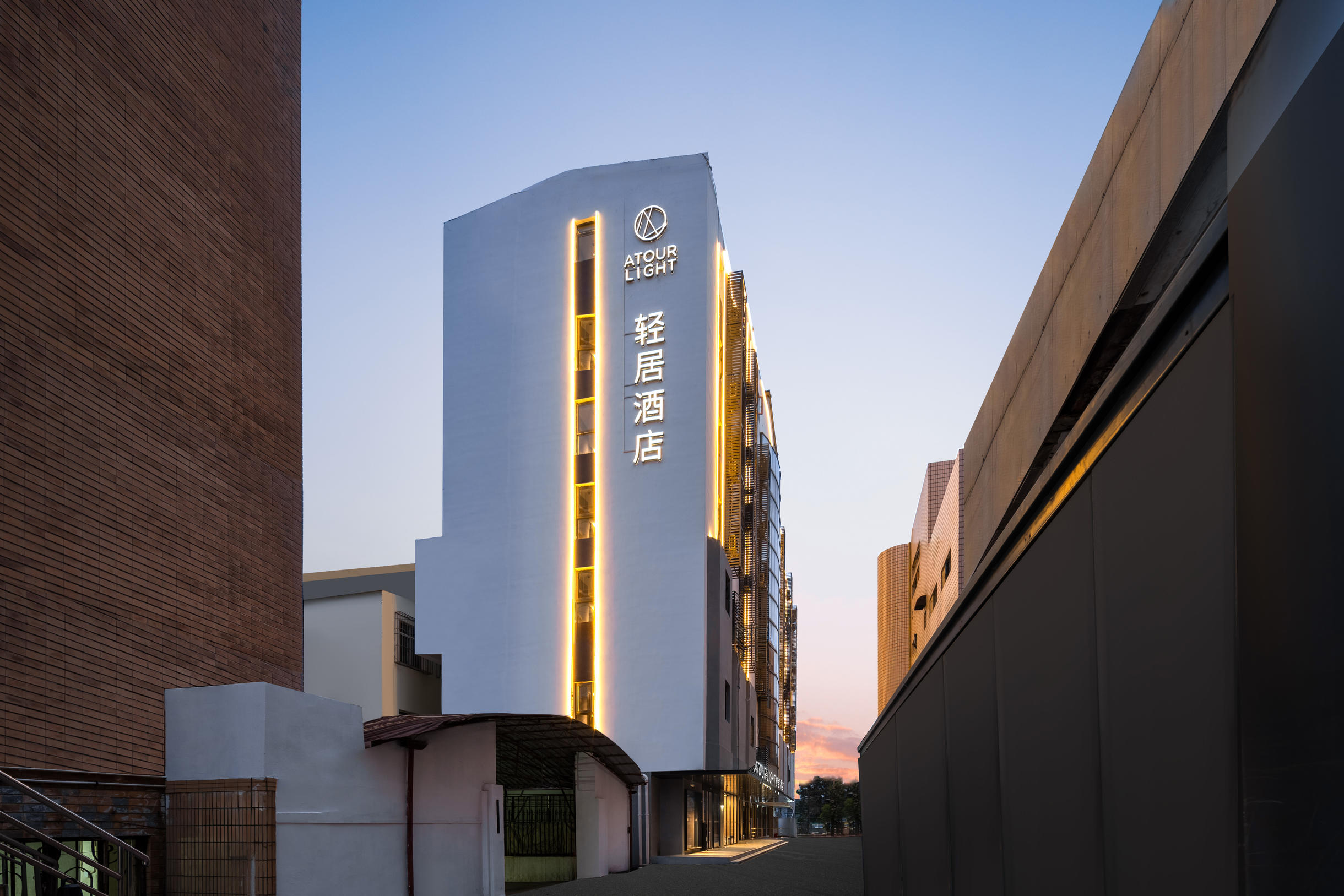 上海国际旅游度假区新川路轻居酒店