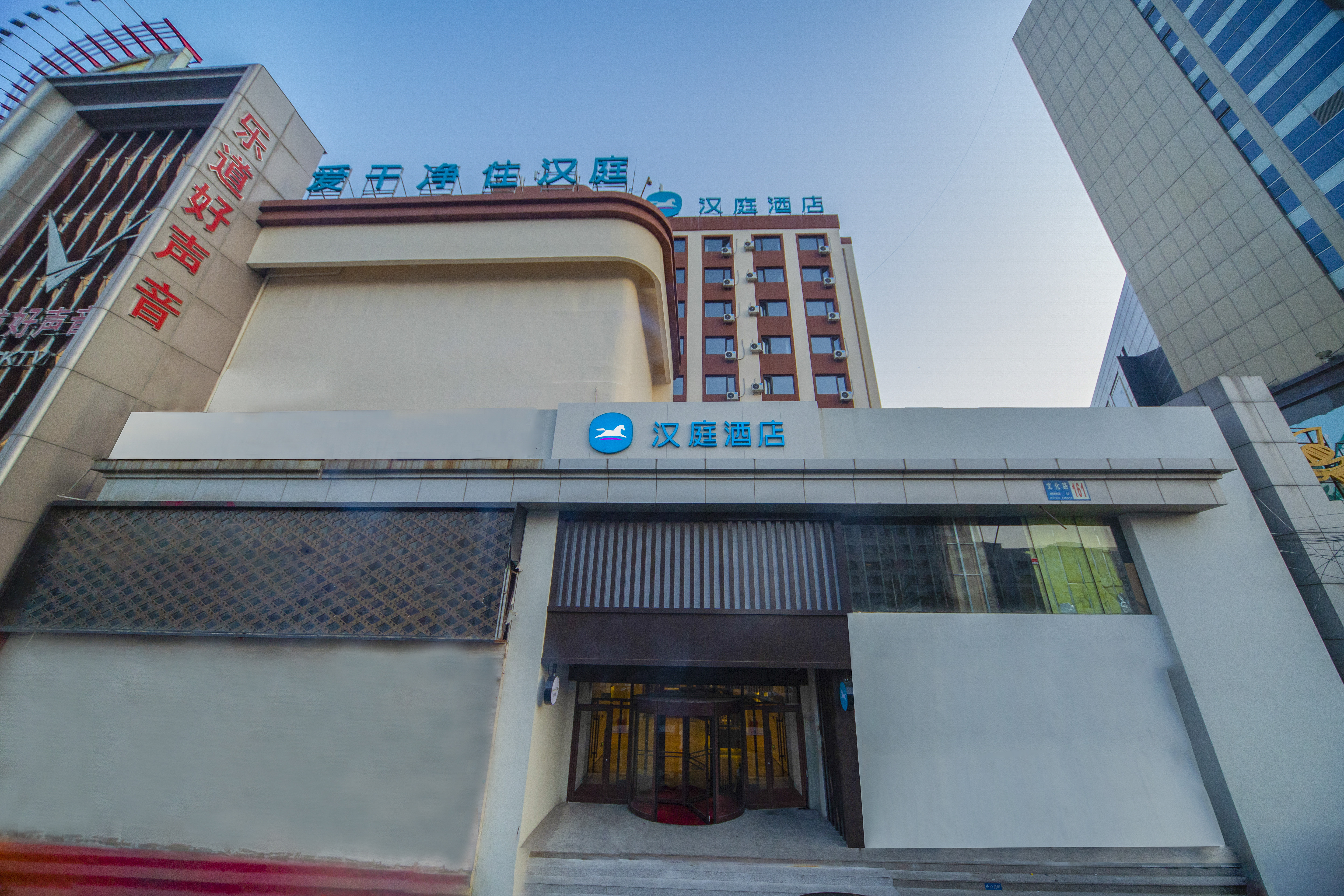 汉庭沈阳南塔金马鞋城酒店