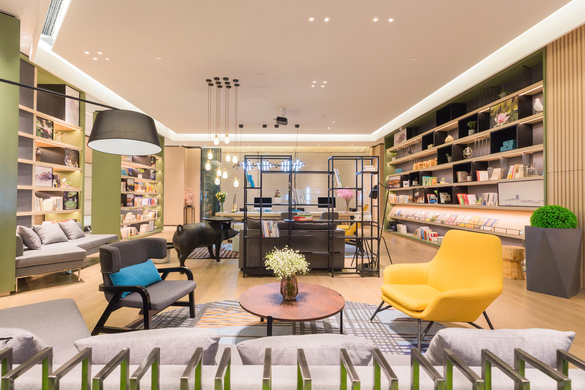 聊城开发区荣富中心亚朵酒店