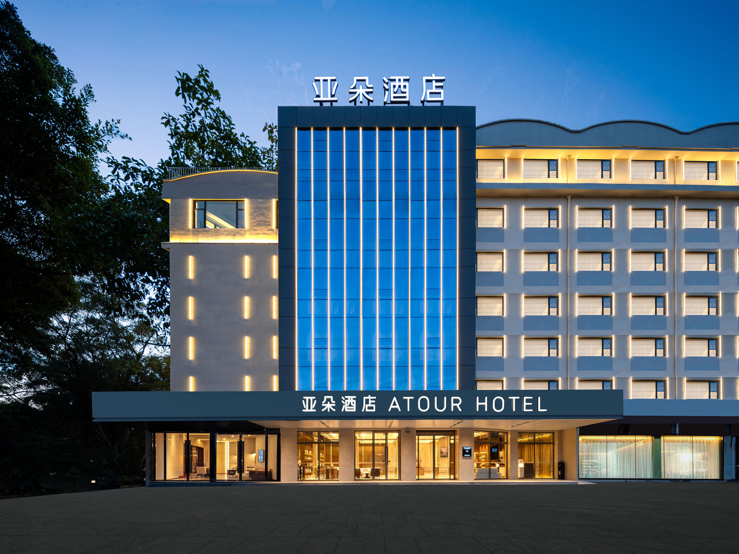 桂林象鼻山日月双塔亚朵酒店