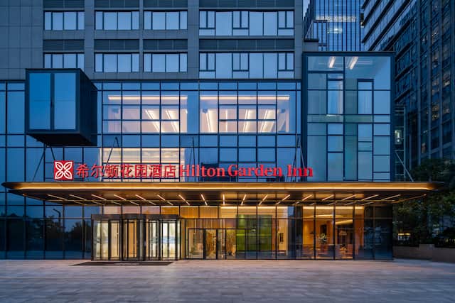 深圳坪山潮商广场希尔顿花园酒店