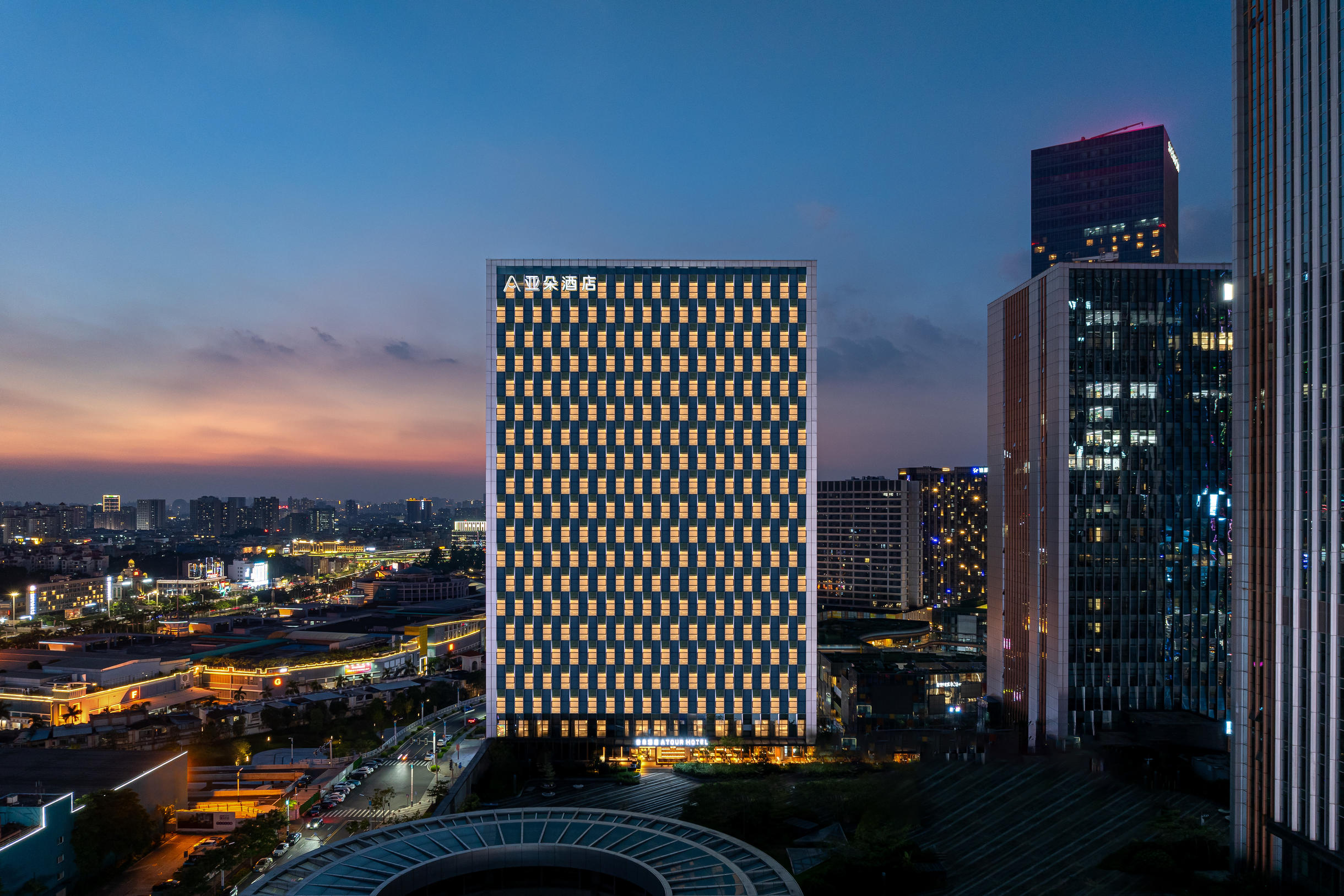 广州番禺长隆南村万博地铁站亚朵酒店