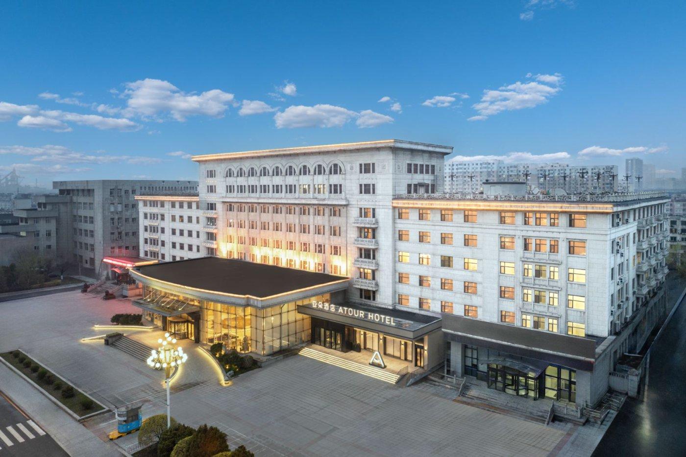 鞍山火车站人民公园亚朵酒店