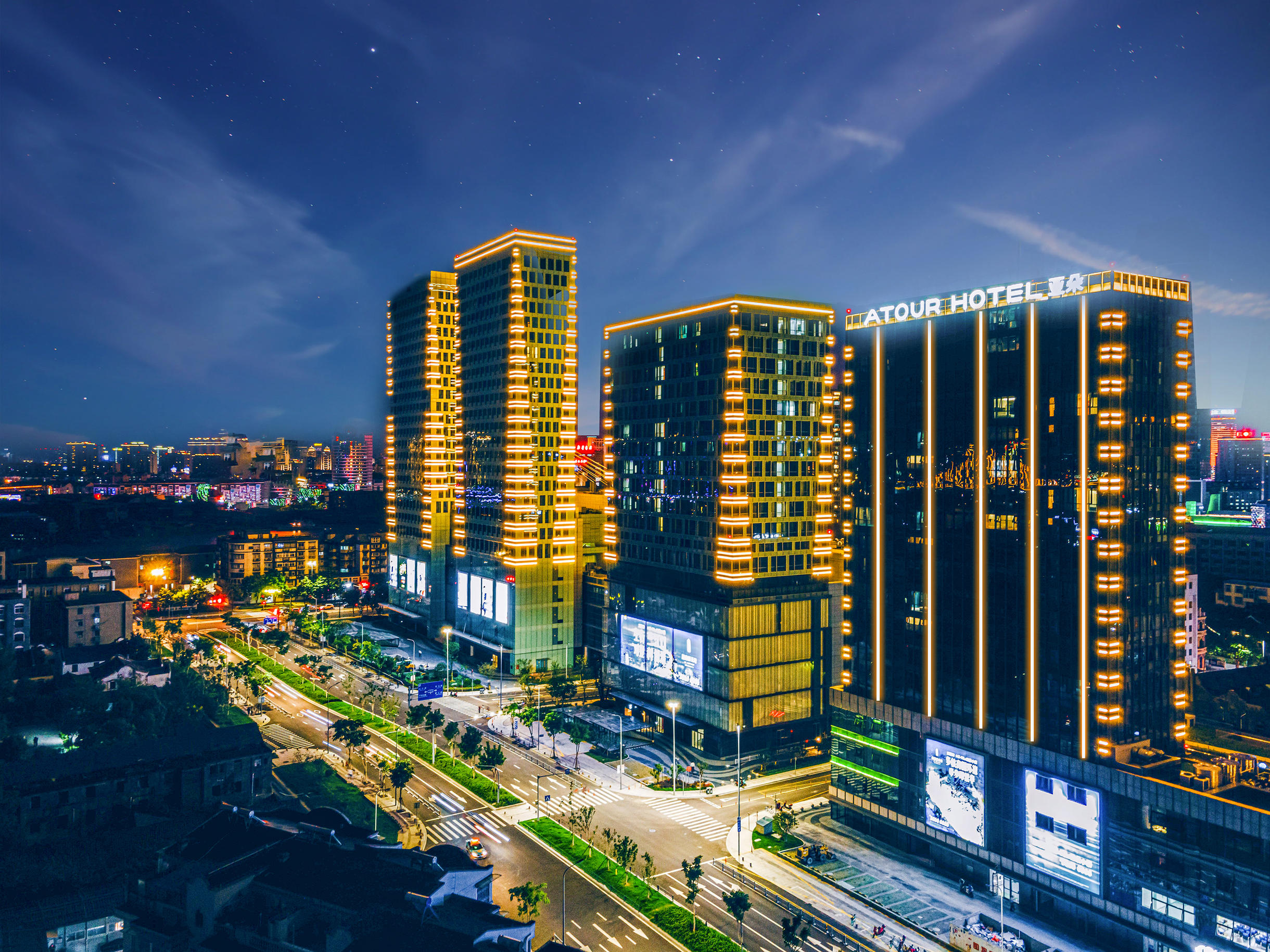 宁波外滩路劲新天地亚朵酒店