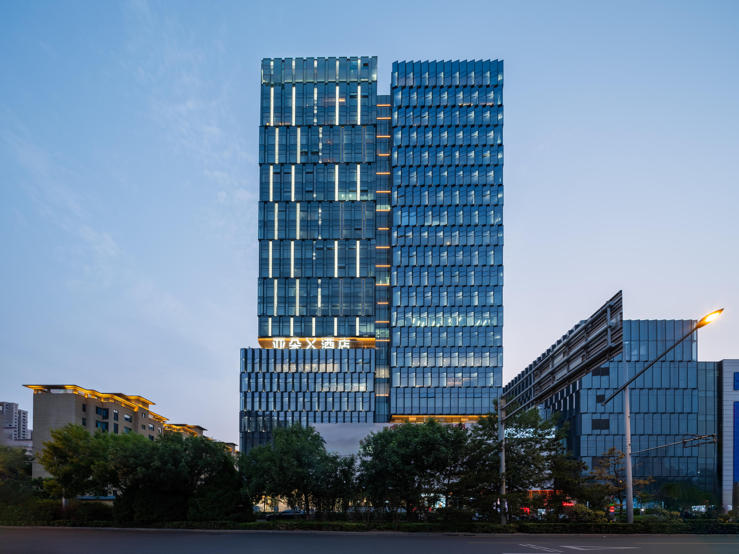 太原南站学府街亚朵X酒店