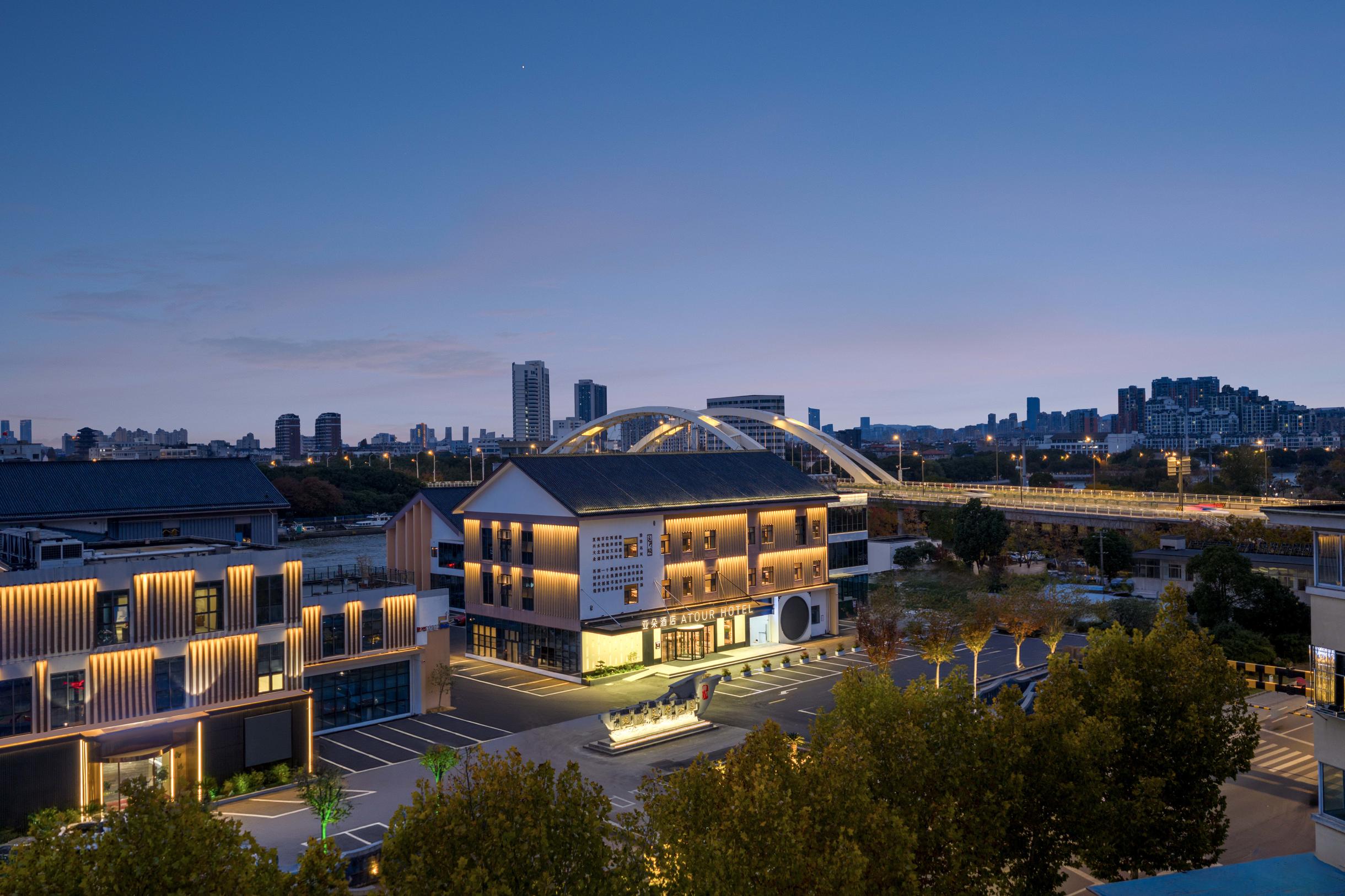 苏州吴江东太湖风景区运河大道亚朵酒店