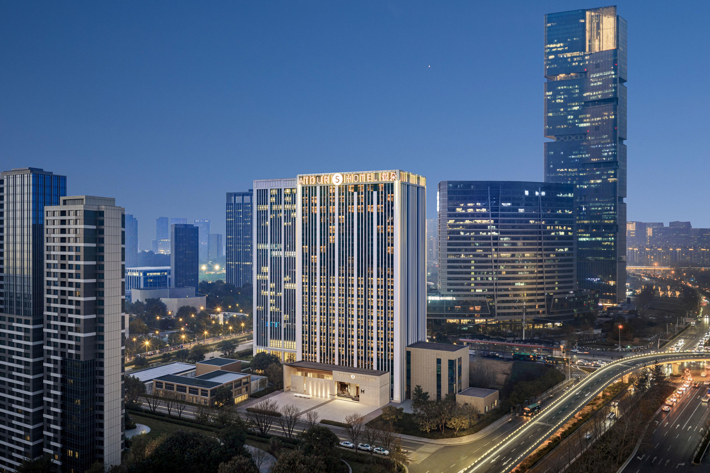 郑州高铁东站万象城亚朵S酒店