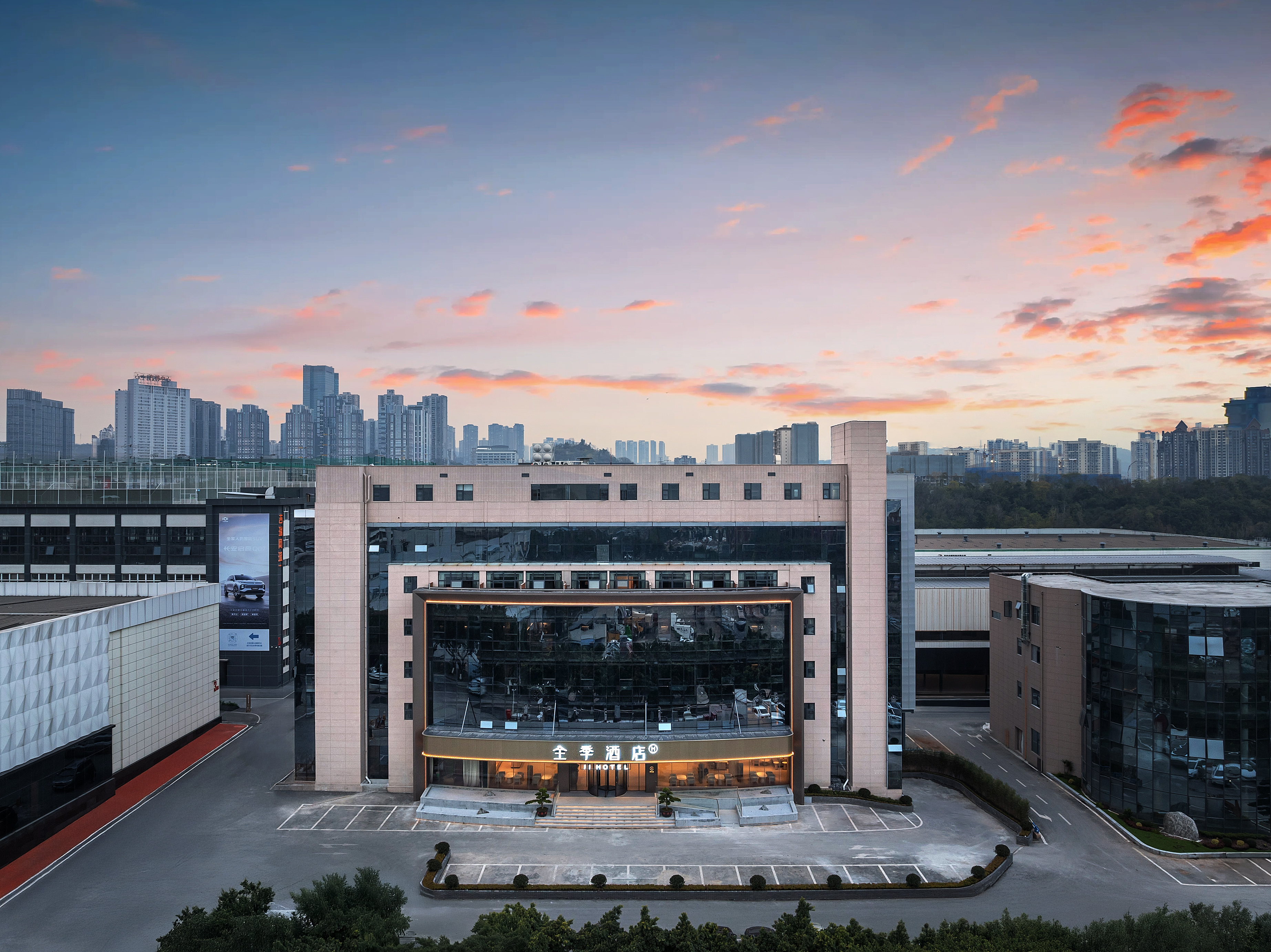 全季重庆汽博中心三亚湾地铁站酒店