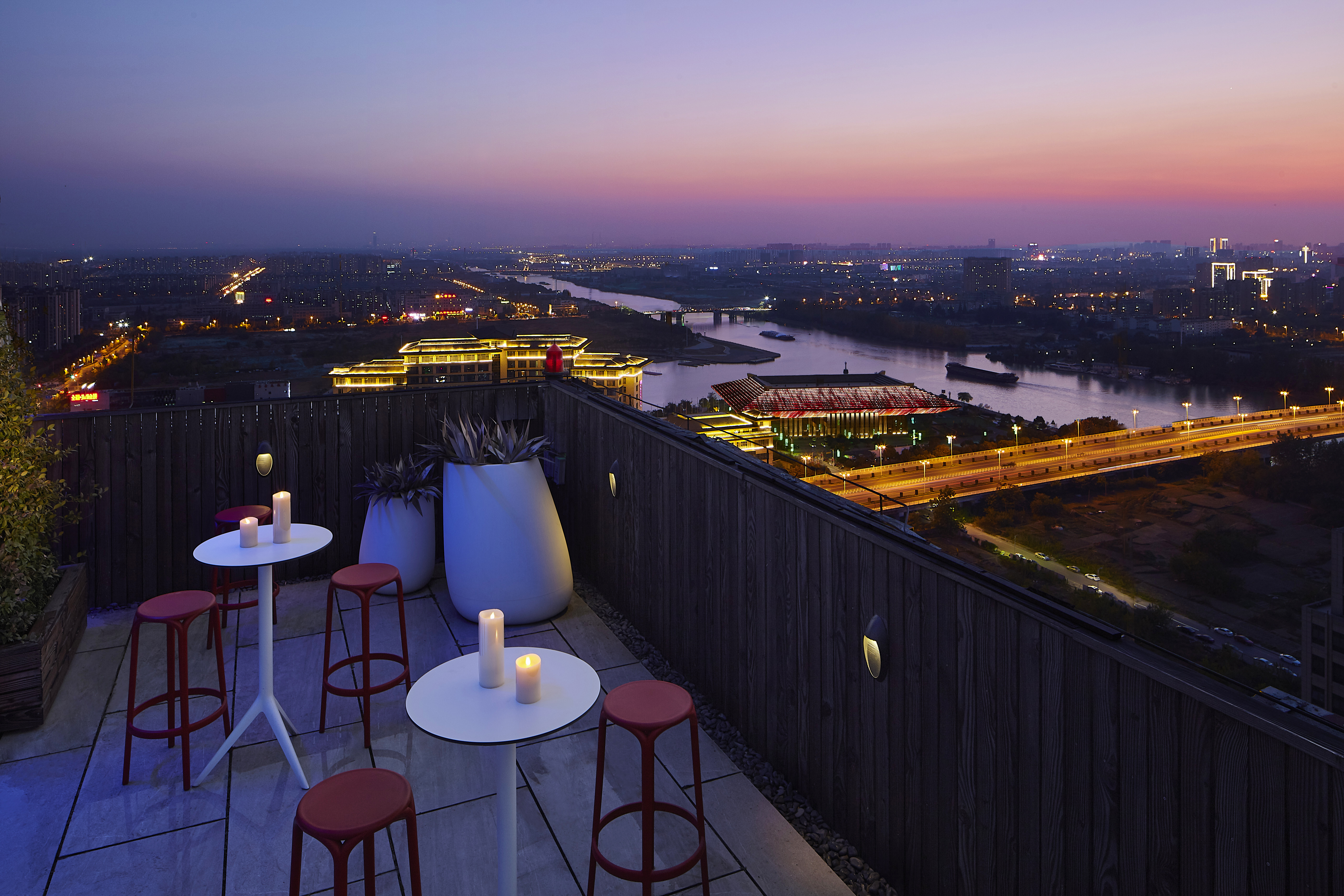 扬州东高铁站美居酒店