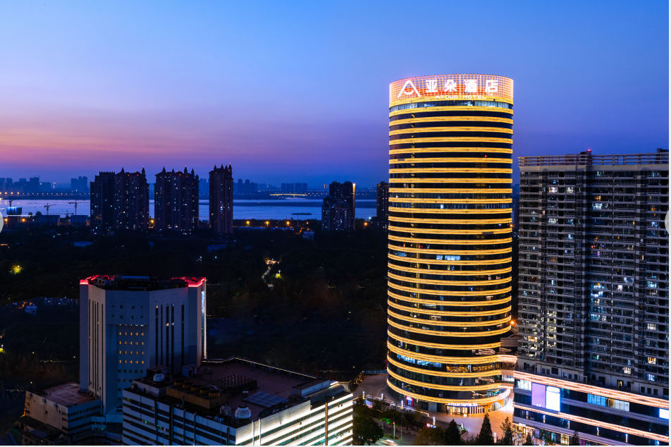 武汉高铁站青山印象城亚朵酒店