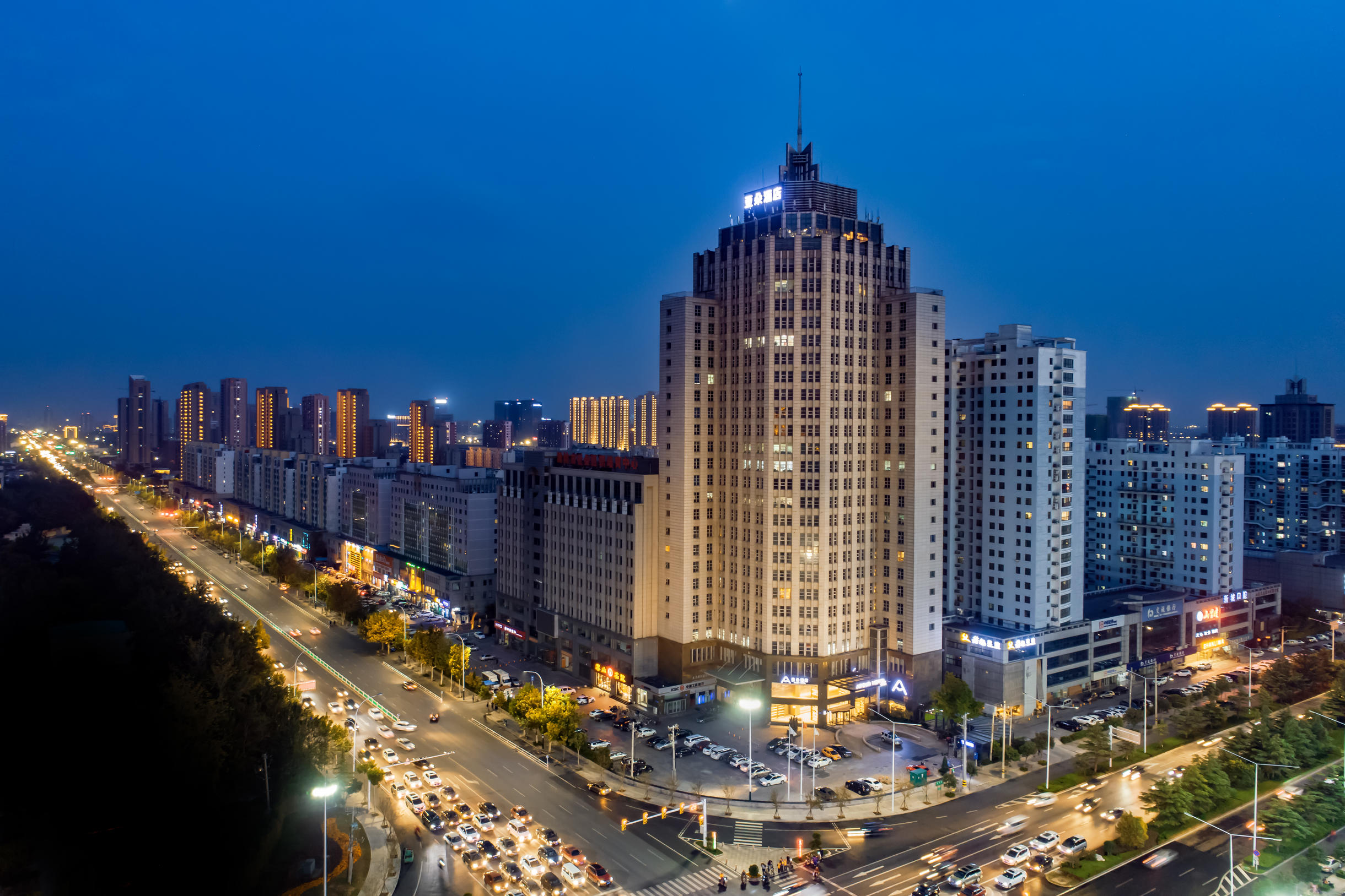 潍坊金马路市政府亚朵酒店