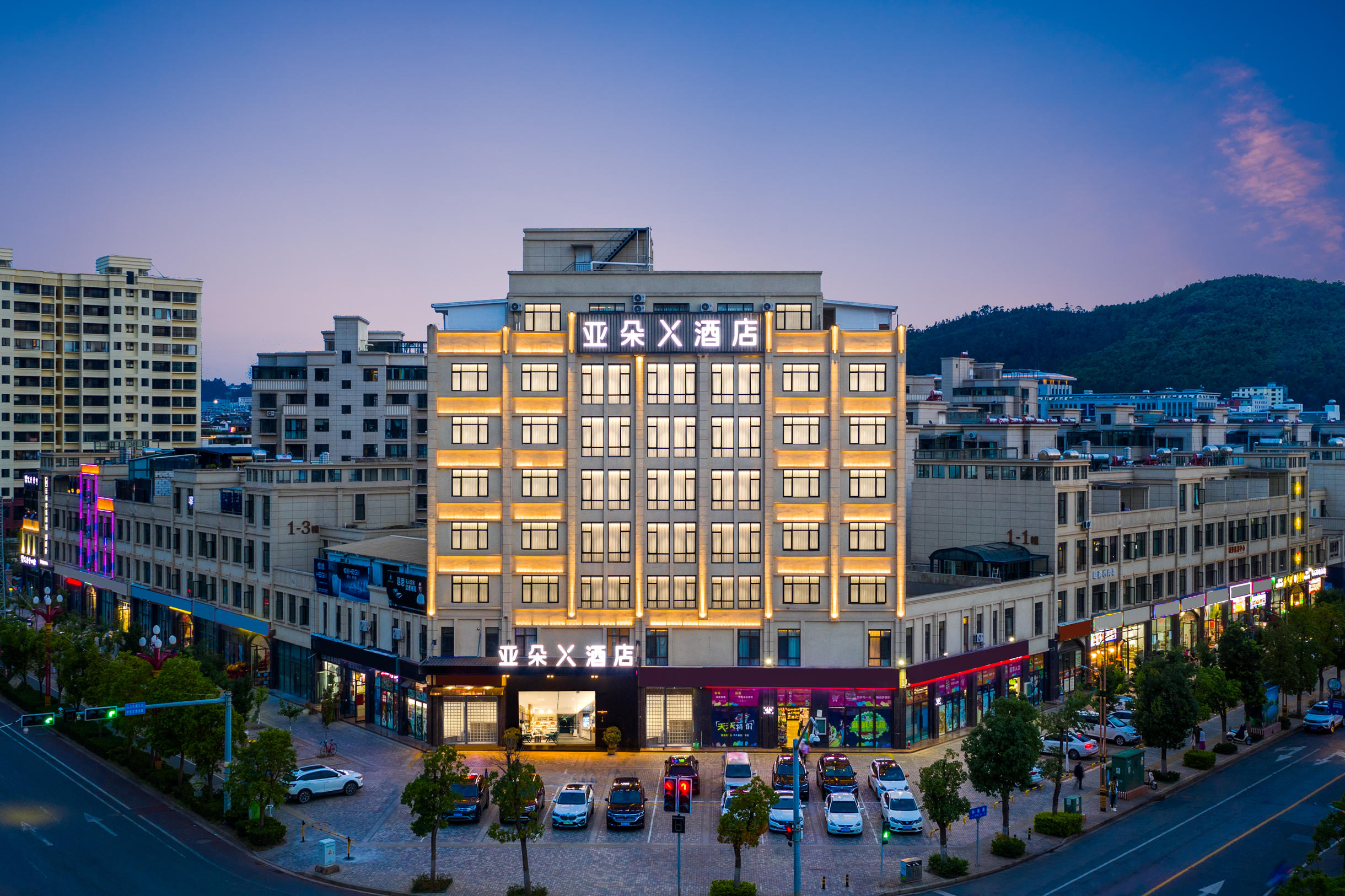 楚雄彝海公园茶花大道亚朵X酒店