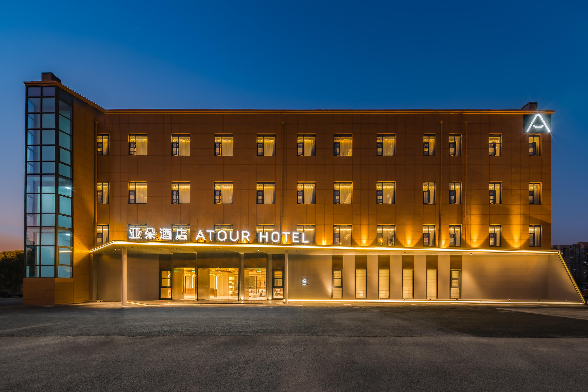 上海浦东曹路地铁站亚朵酒店