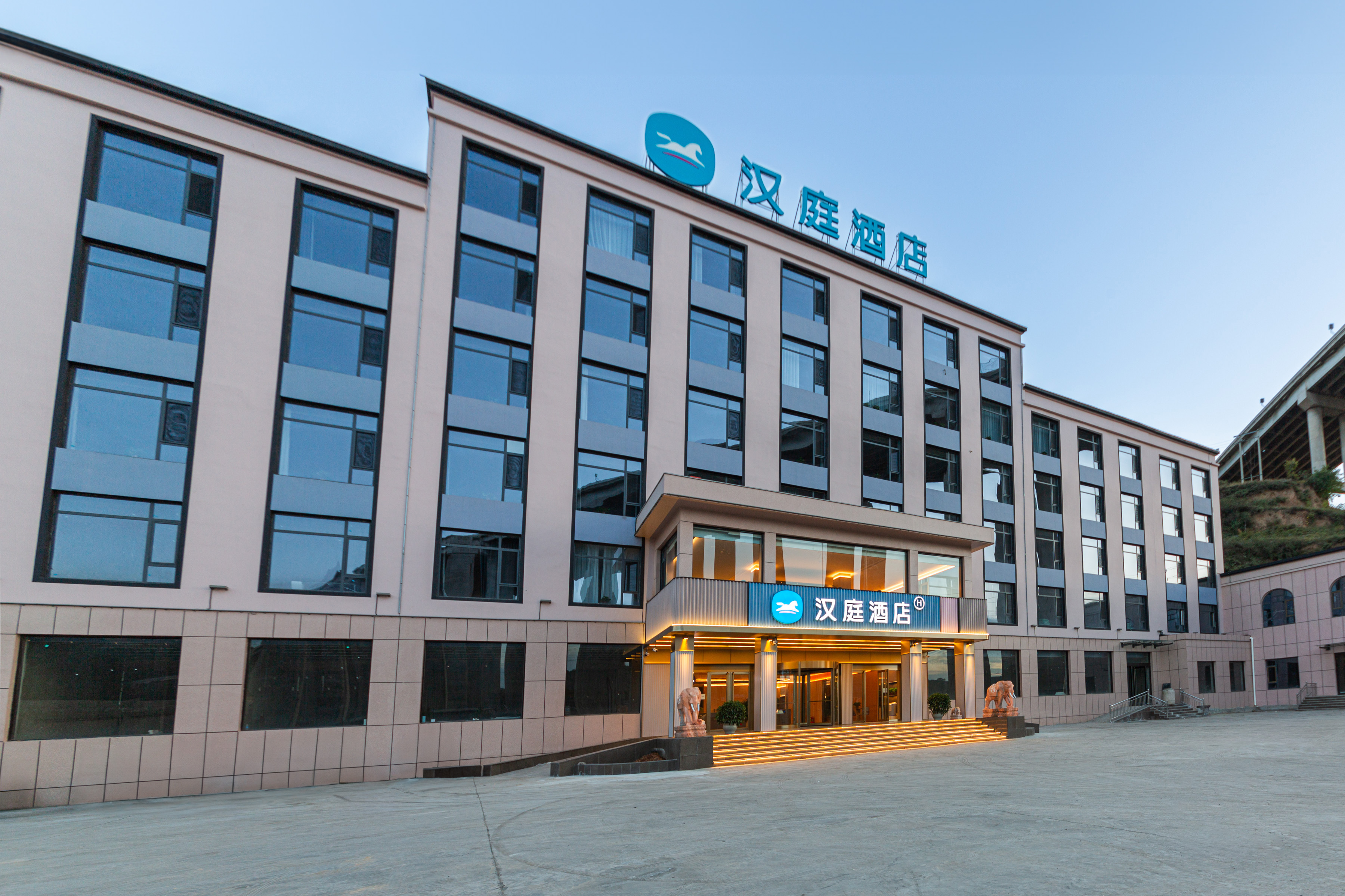 汉庭吕梁兴县晋绥老区酒店