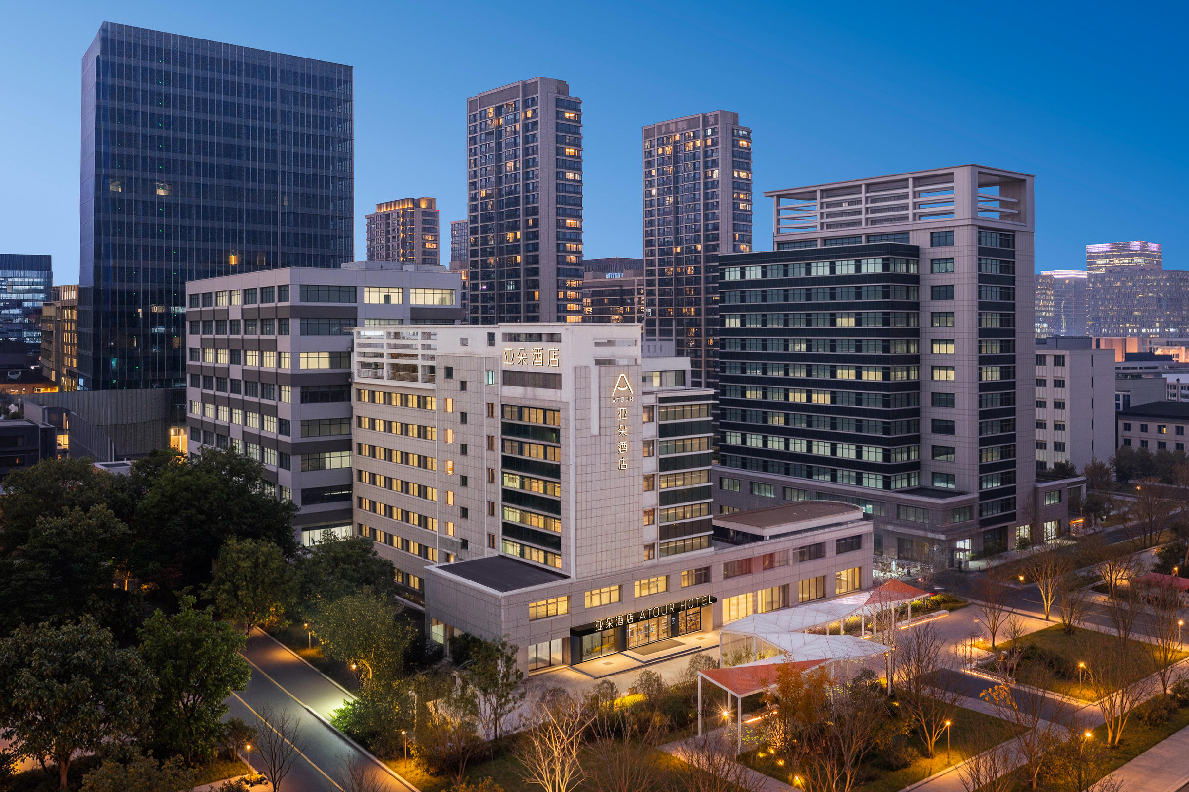 上海漕河泾桂林公园地铁站亚朵酒店