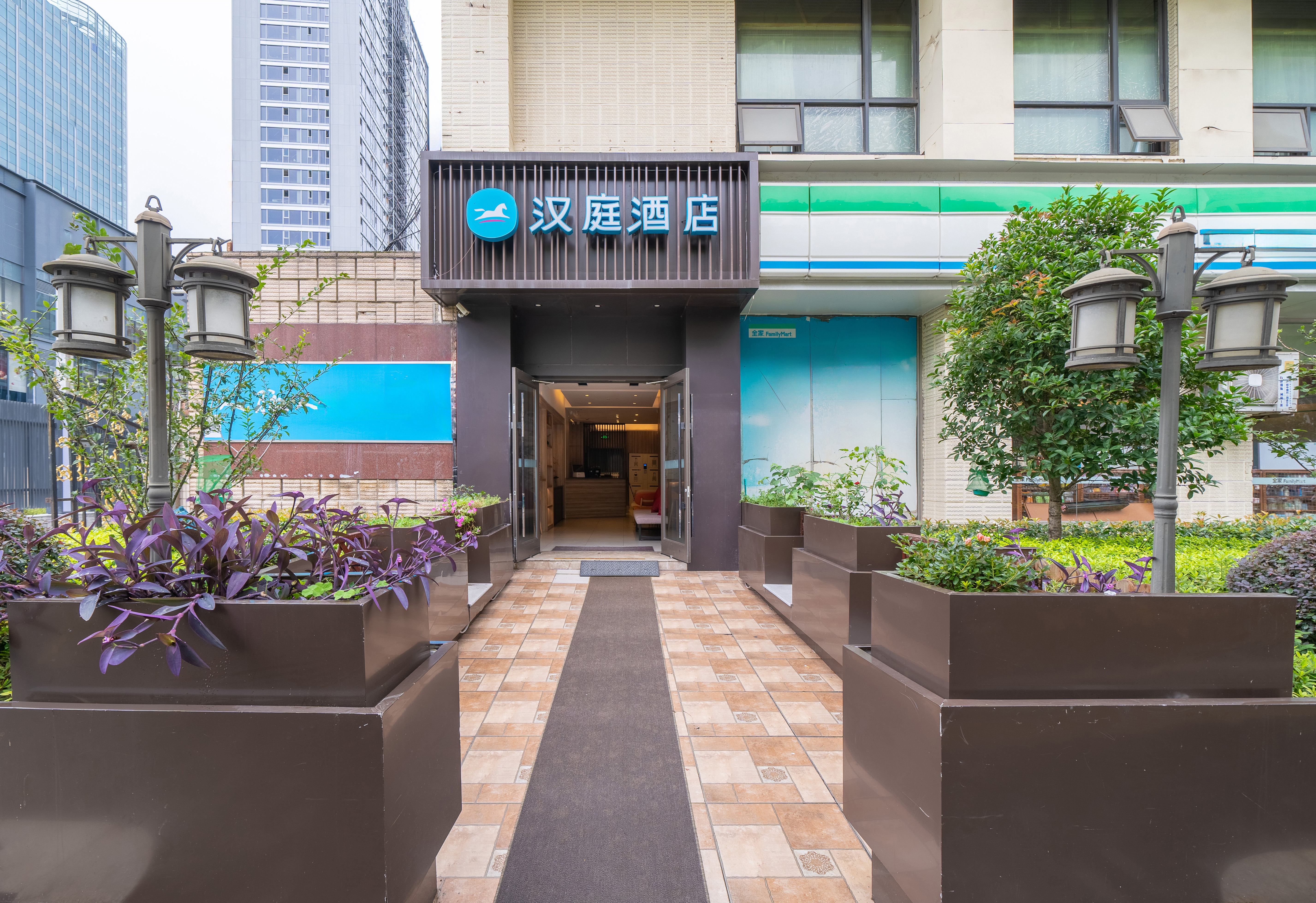 汉庭上海静安寺江宁路酒店（原江宁路玉佛寺店）