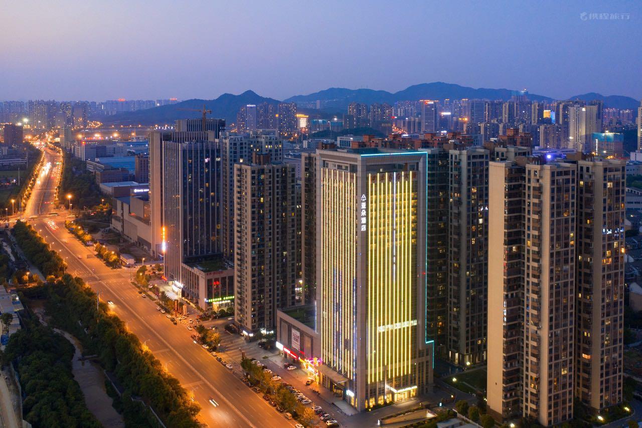 长沙麓谷高新区东方红中路亚朵酒店