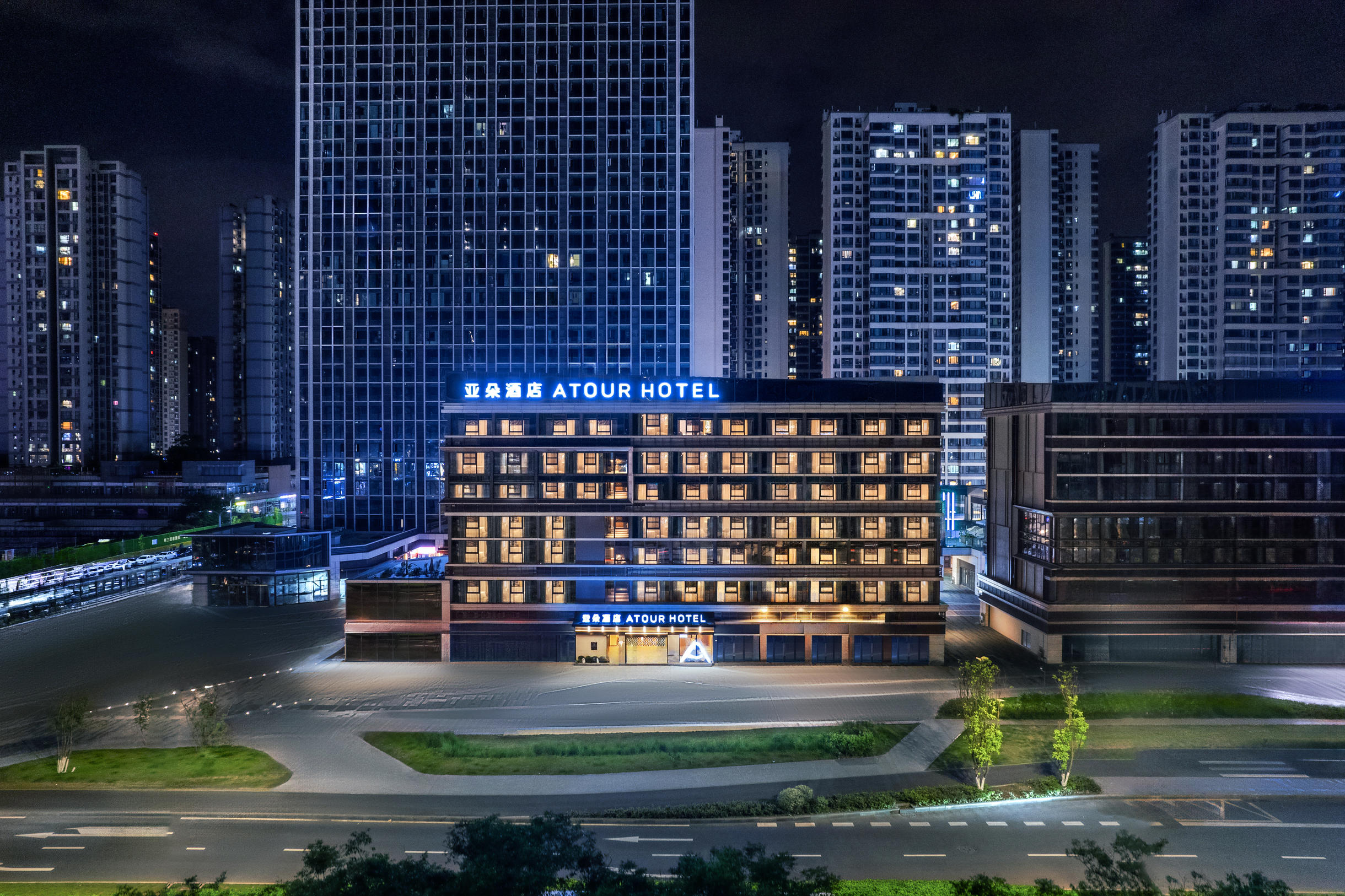 成都新都五粮液文化体育中心亚朵酒店