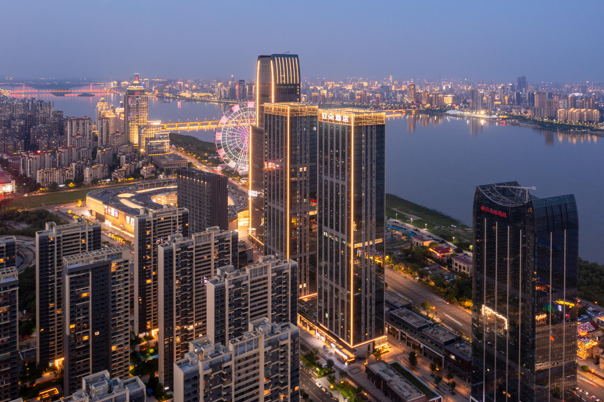 南昌红谷滩万象城亚朵酒店