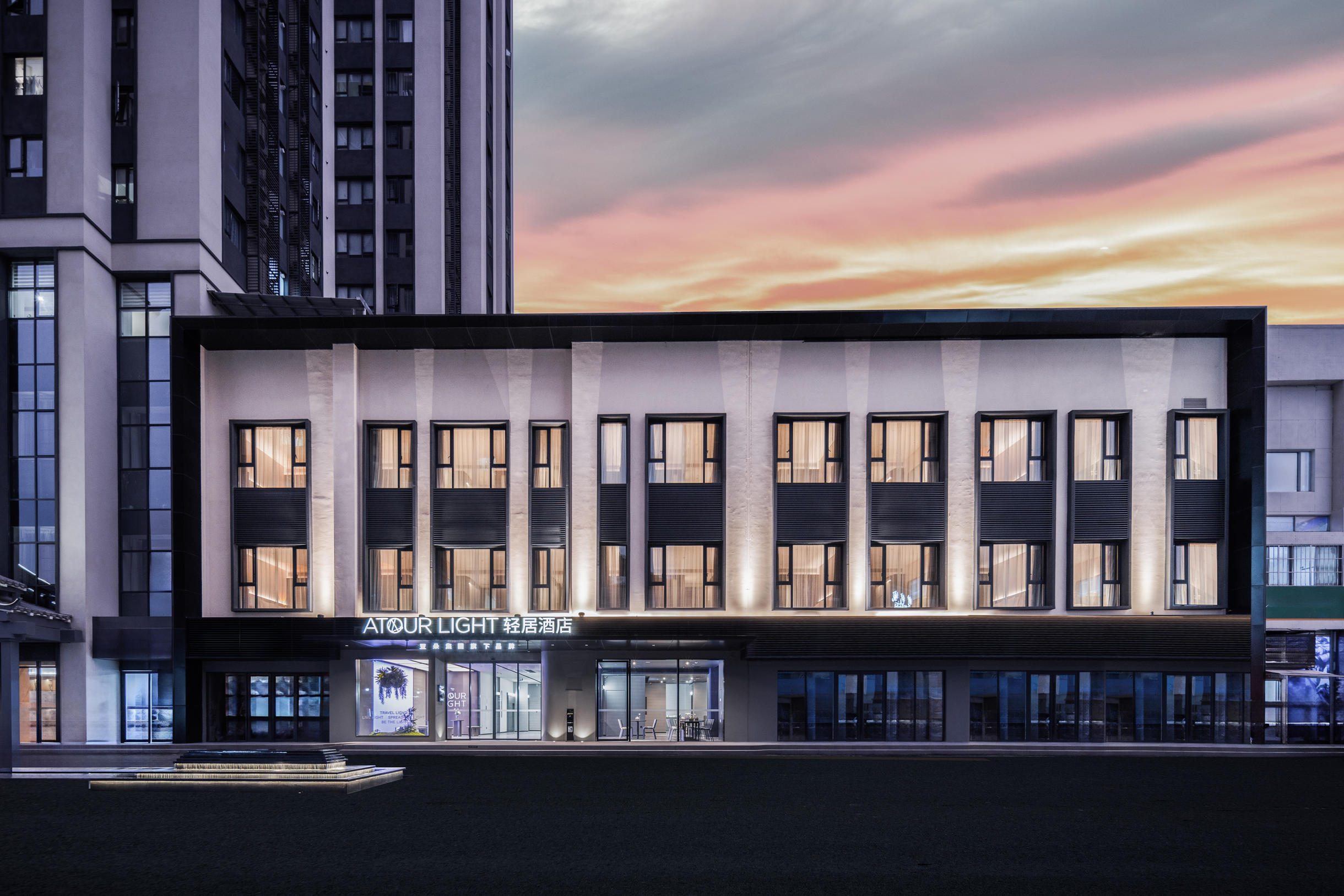 珠海香洲明珠站轻居酒店